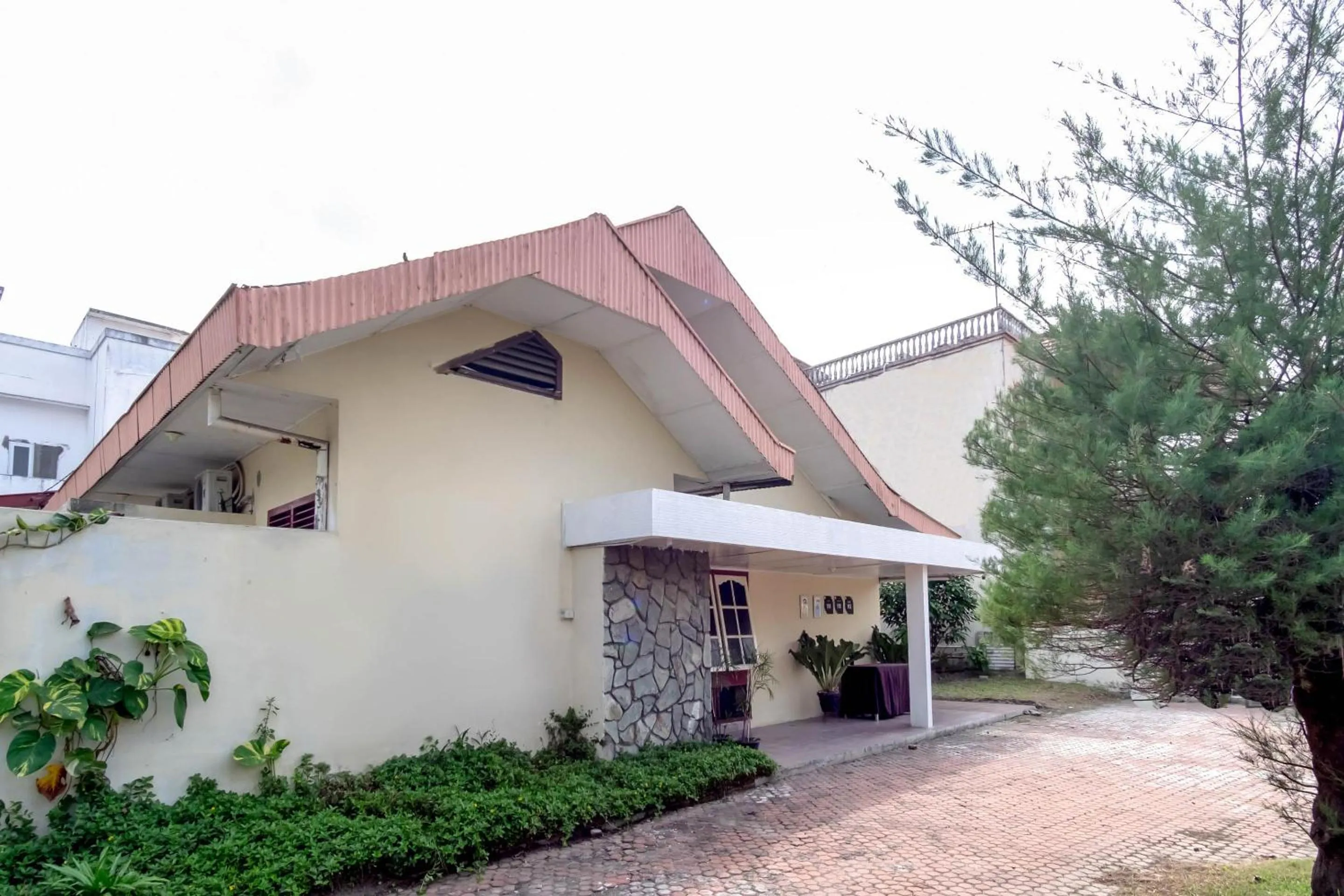 Facade/entrance in OYO Living 2604 Elicia Kost