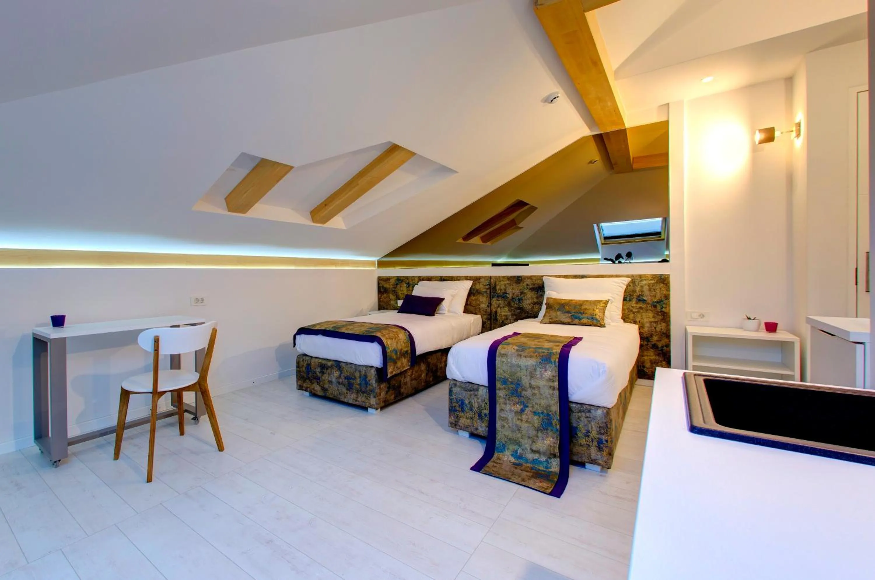 Bed in Diamond Rain Boutique Hotel