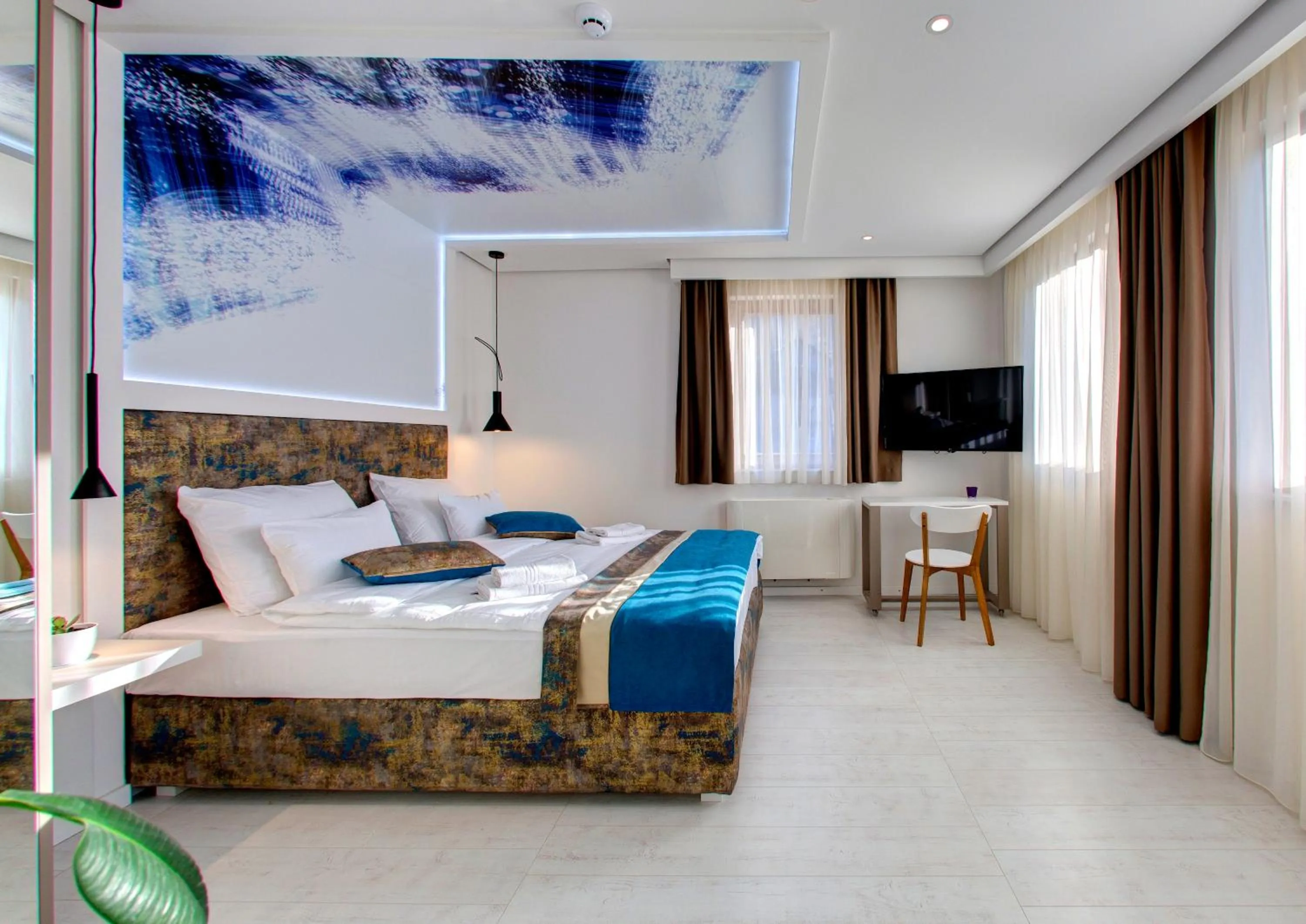 Bed in Diamond Rain Boutique Hotel