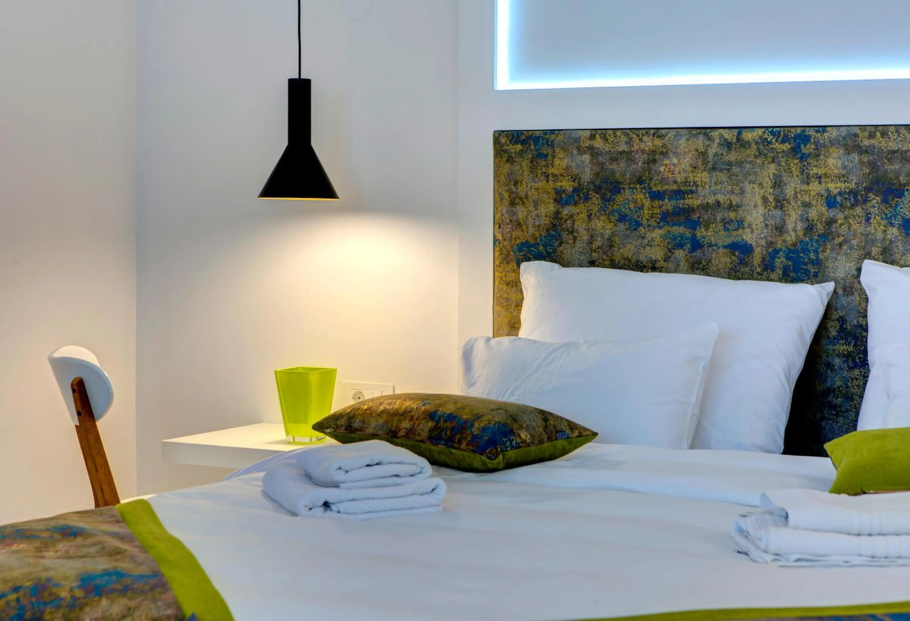 Bed in Diamond Rain Boutique Hotel