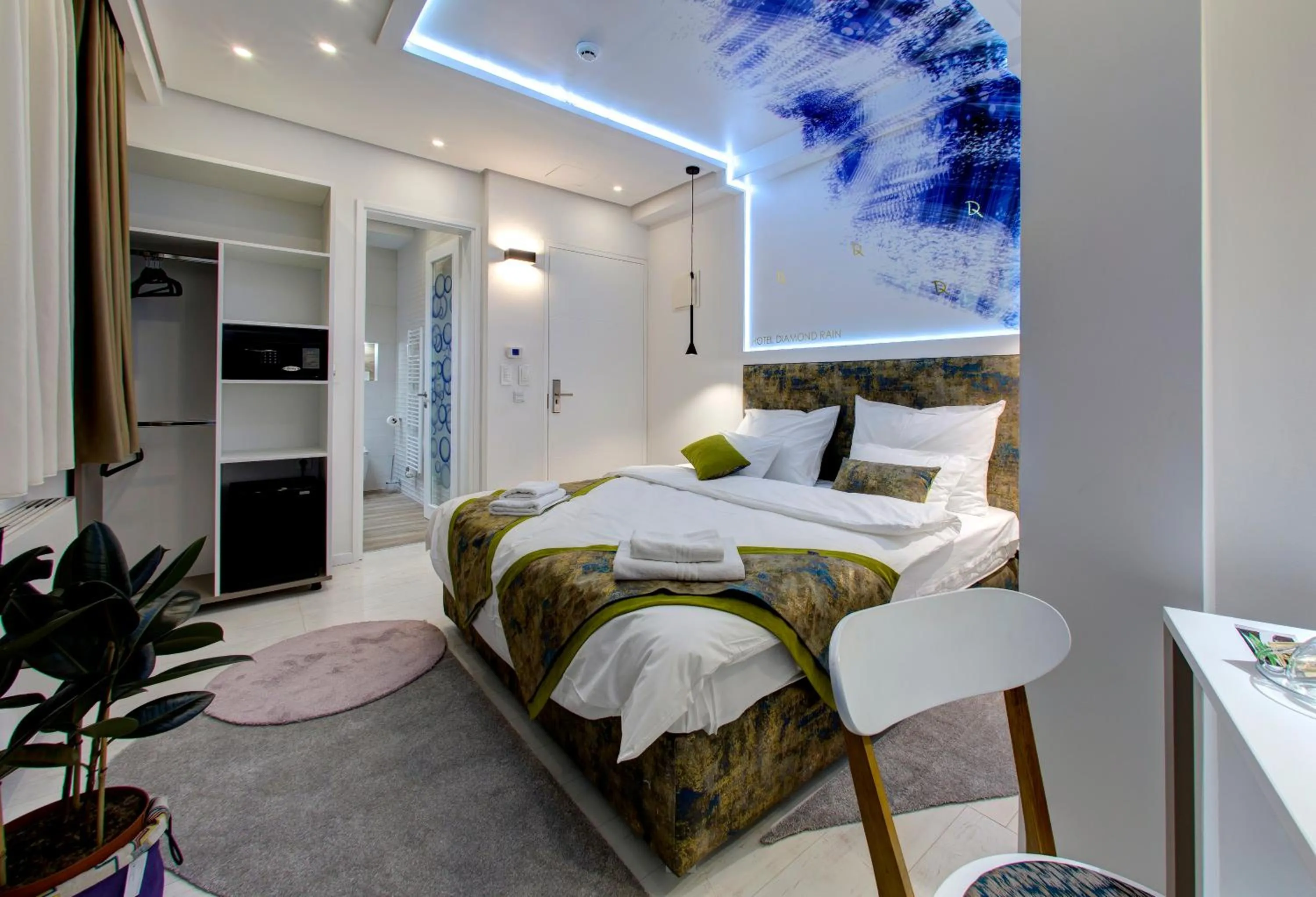 Bed in Diamond Rain Boutique Hotel