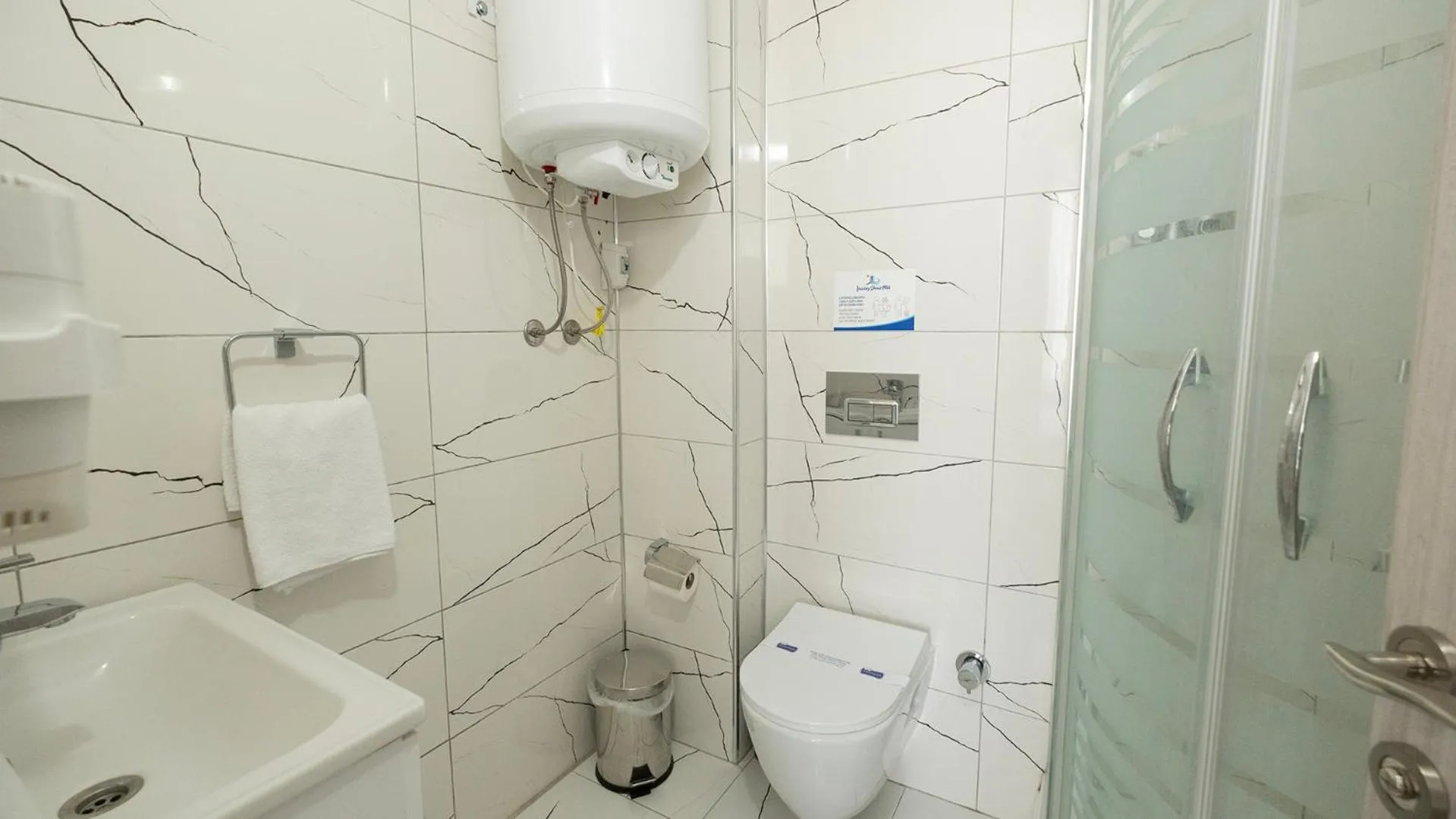 Shower in Yalıköy Deniz Otel Istanbul