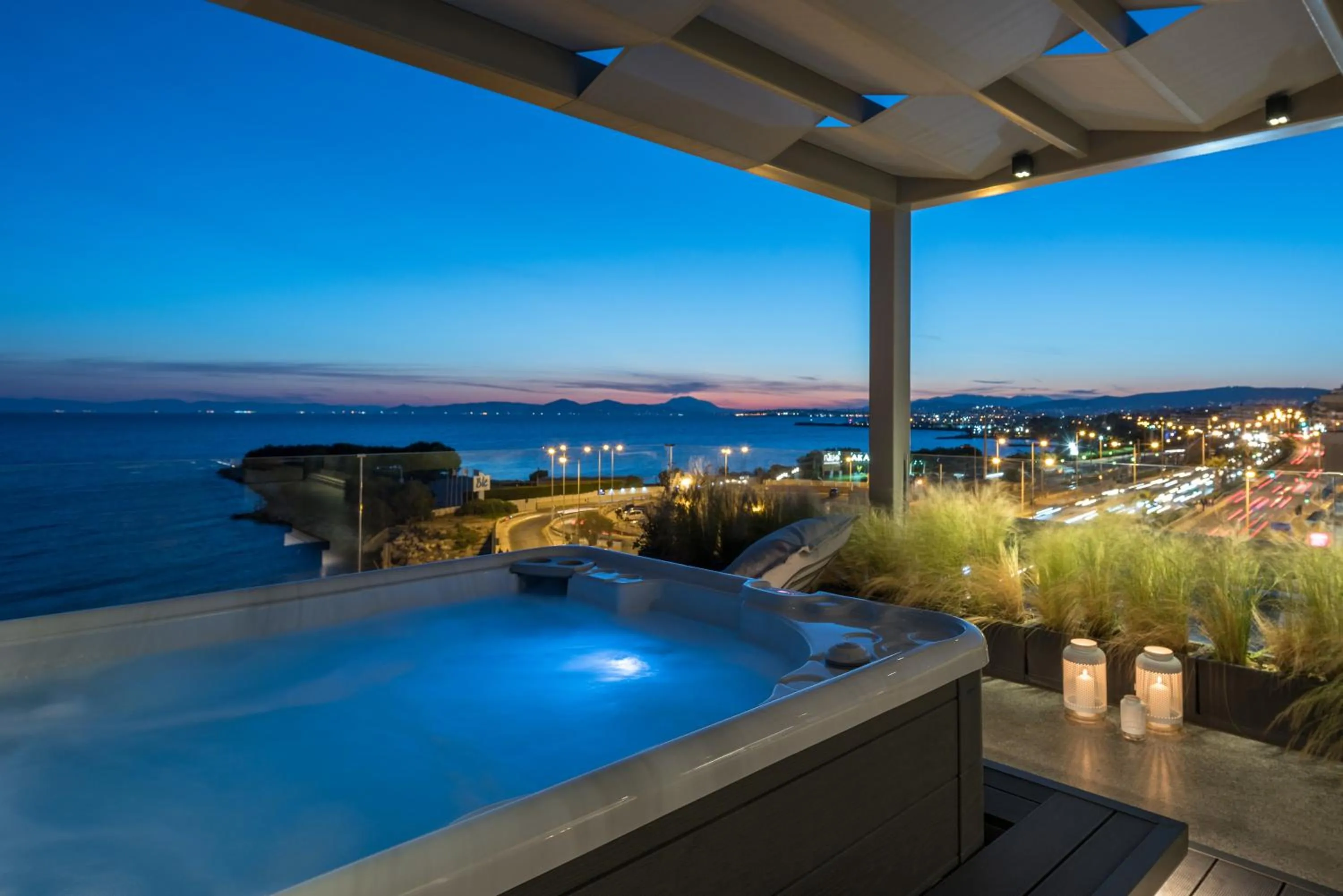 Hot Tub in Urban Suites