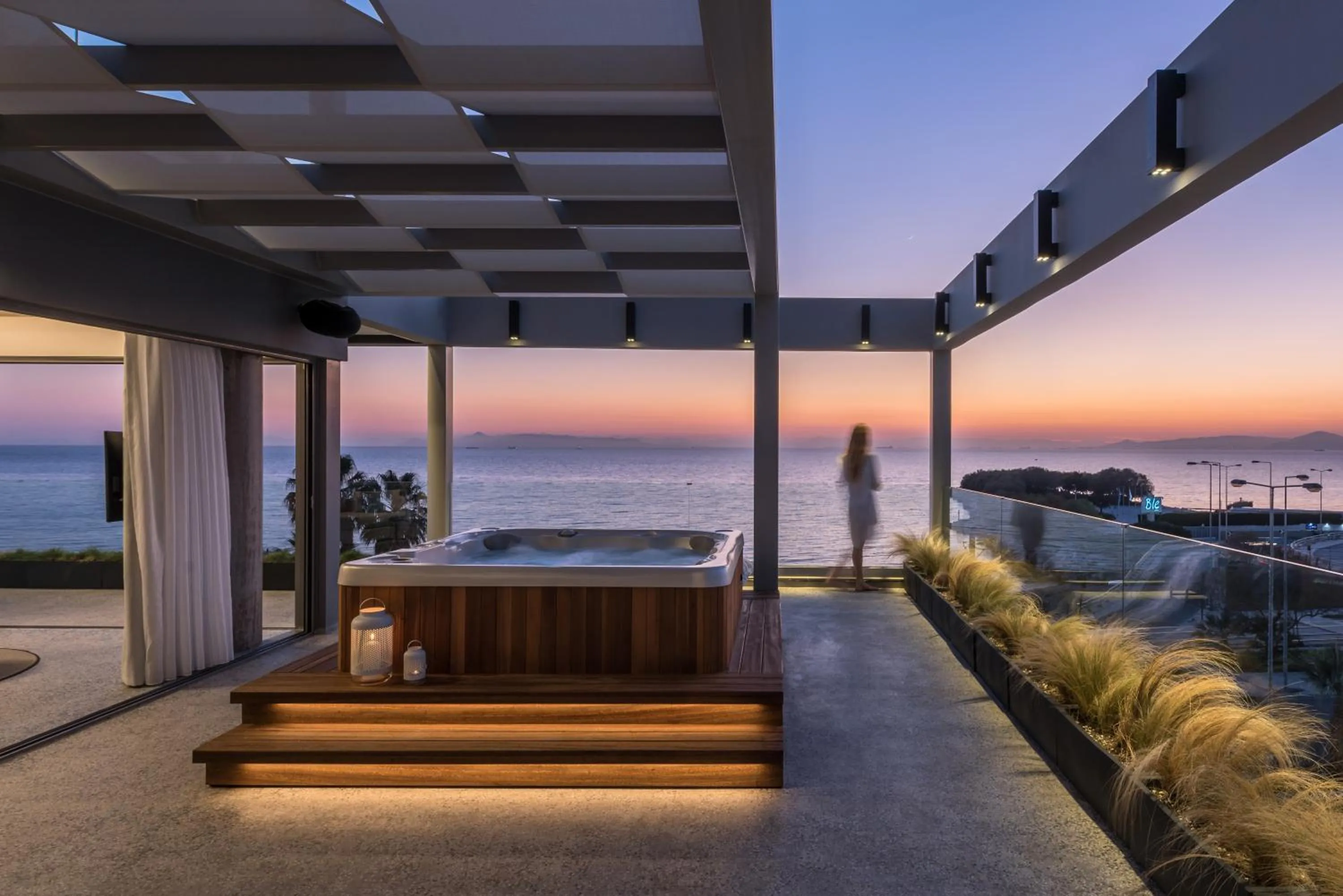 Hot Tub in Urban Suites