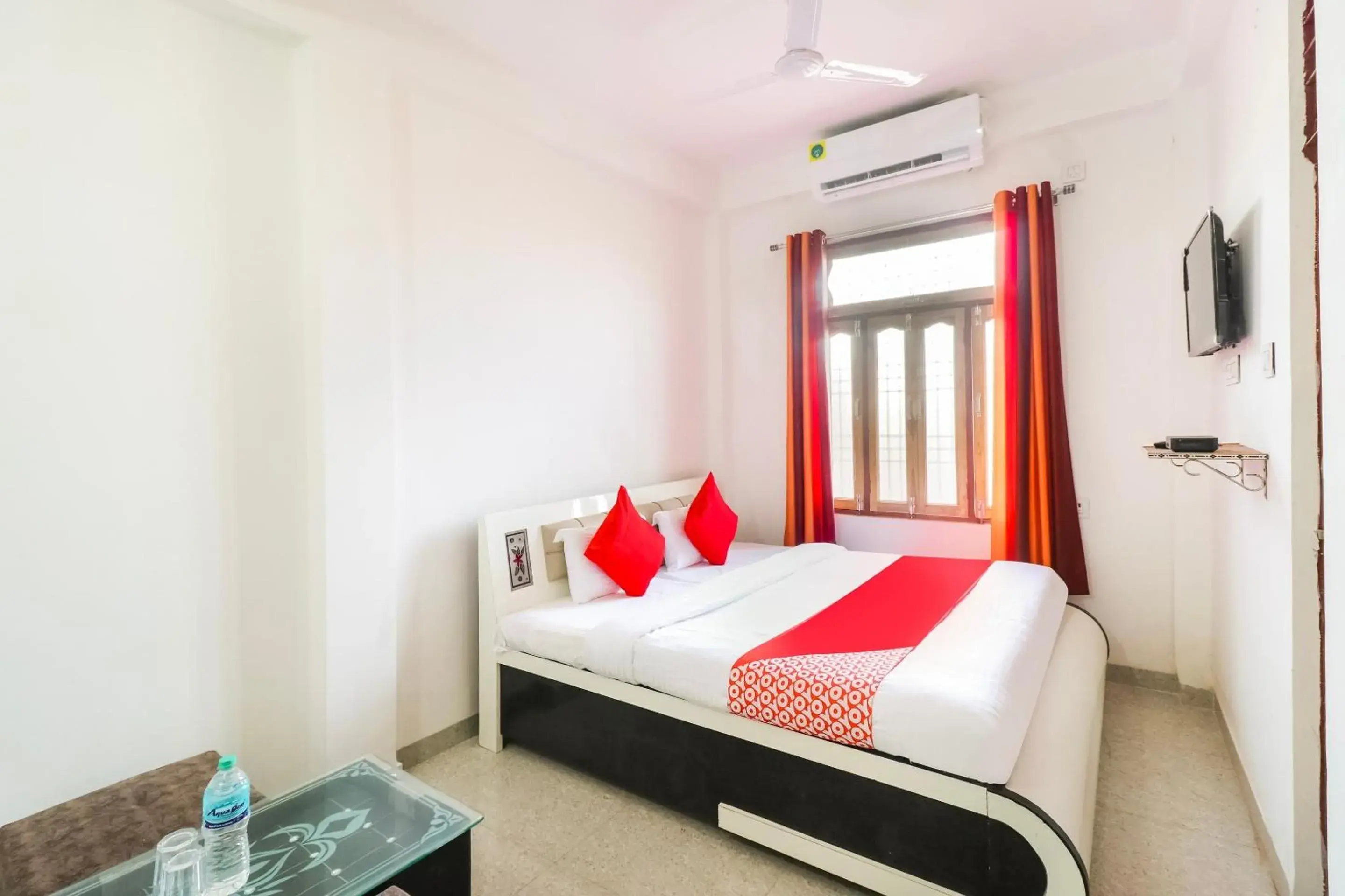 Standard Double Room - single occupancy in Hotel O by OYO Arpit Hotel Jhusi Railway Station Standard Double Room - single occupancy in Hotel O by OYO Arpit Hotel Jhusi Railway Station