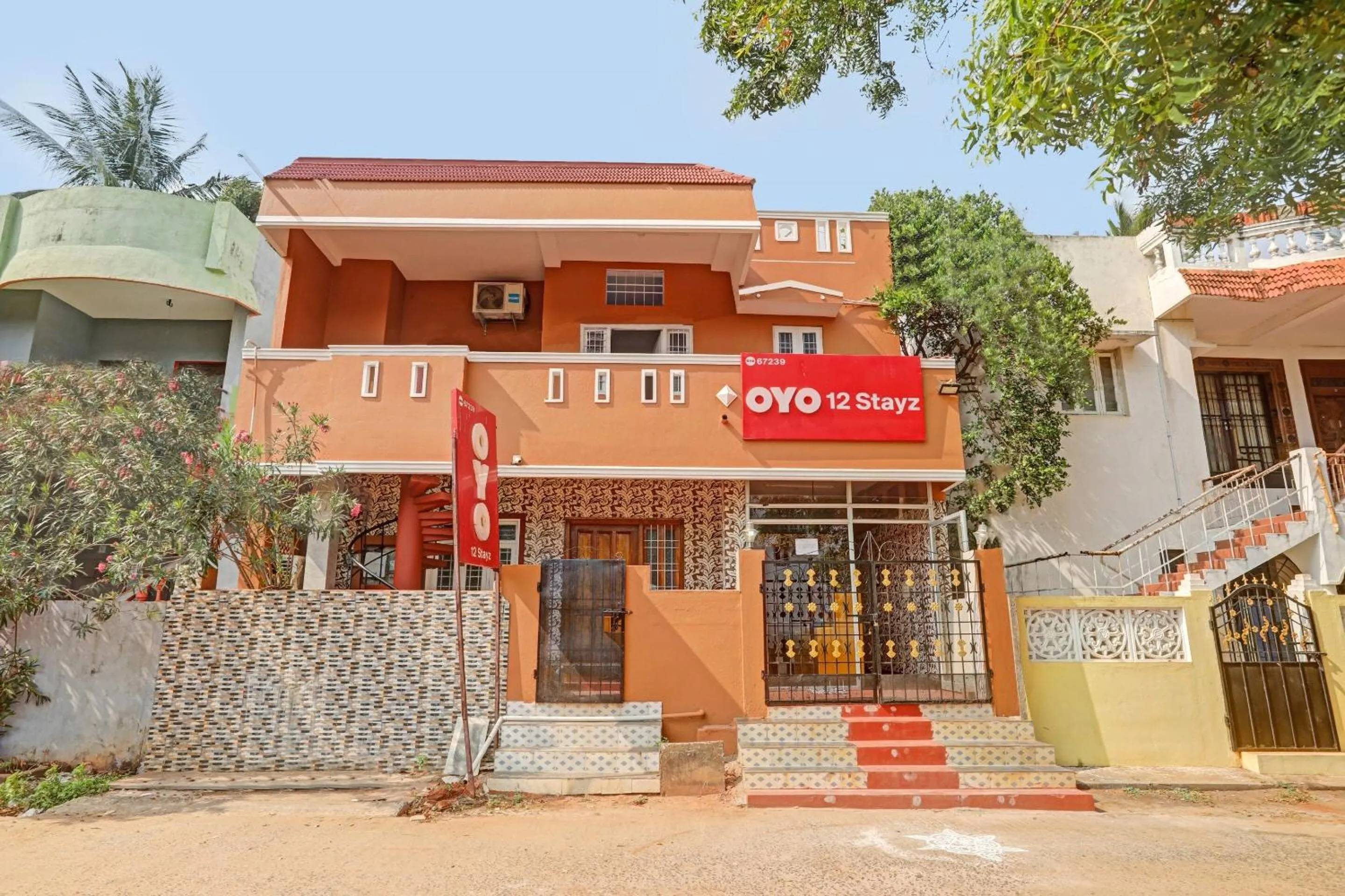 Facade/entrance in Hotel O by OYO Stayz