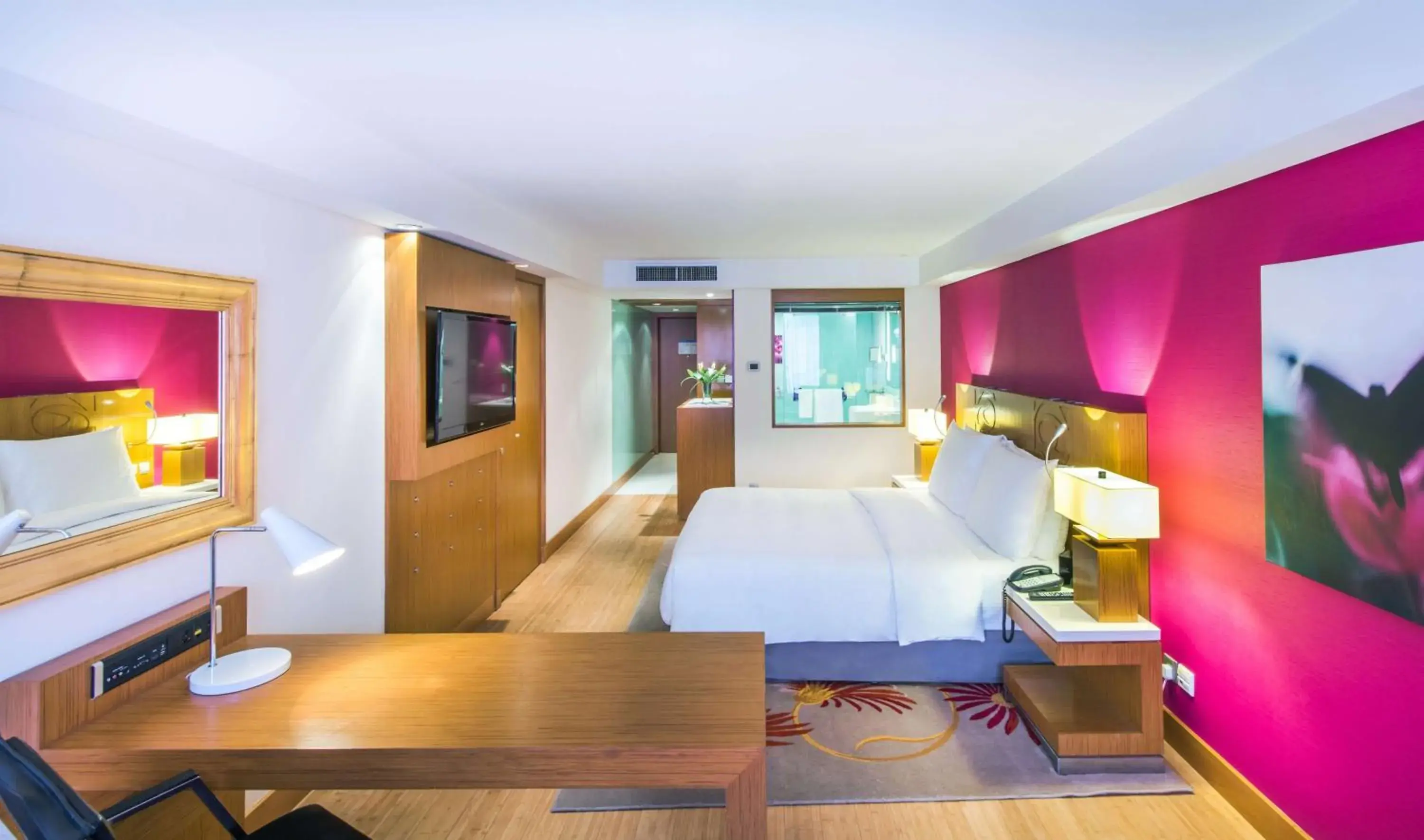 Photo of the whole room, Bed in Radisson Blu Hotel, Kuwait Photo of the whole room, Bed in Radisson Blu Hotel, Kuwait