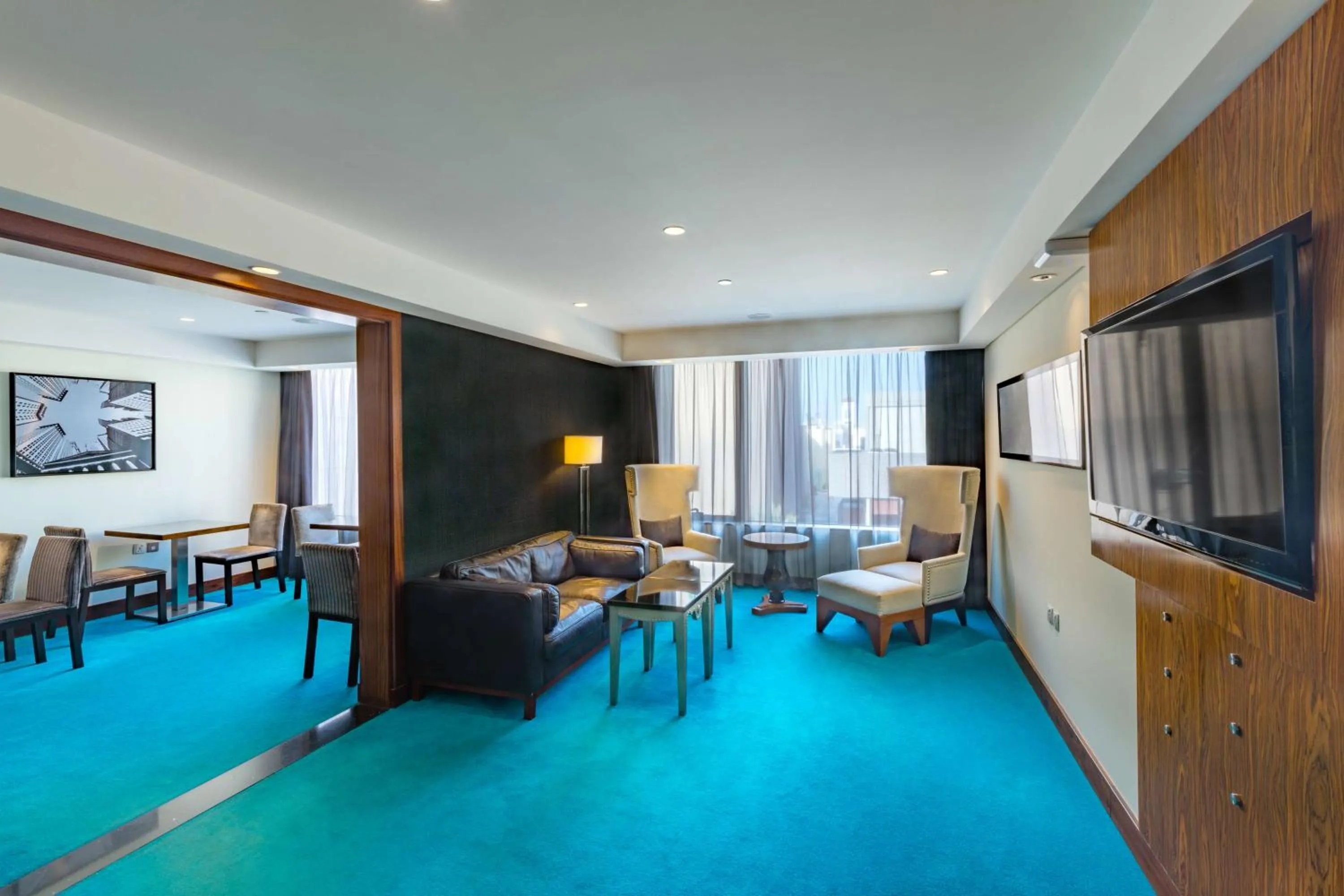 Lounge or bar in Radisson Blu Hotel, Kuwait