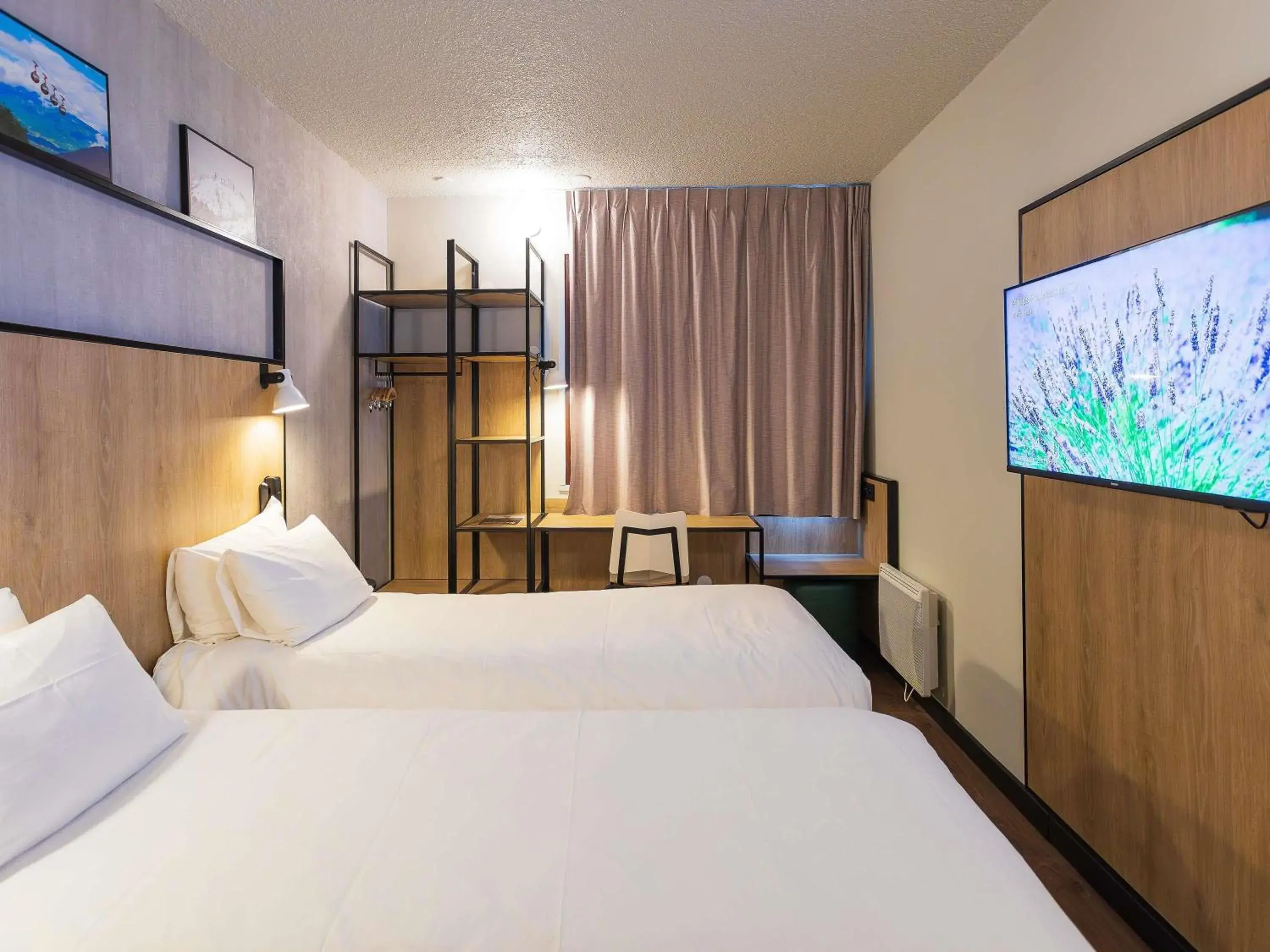 Bedroom, Bed in ibis Grenoble Gare Bedroom, Bed in ibis Grenoble Gare