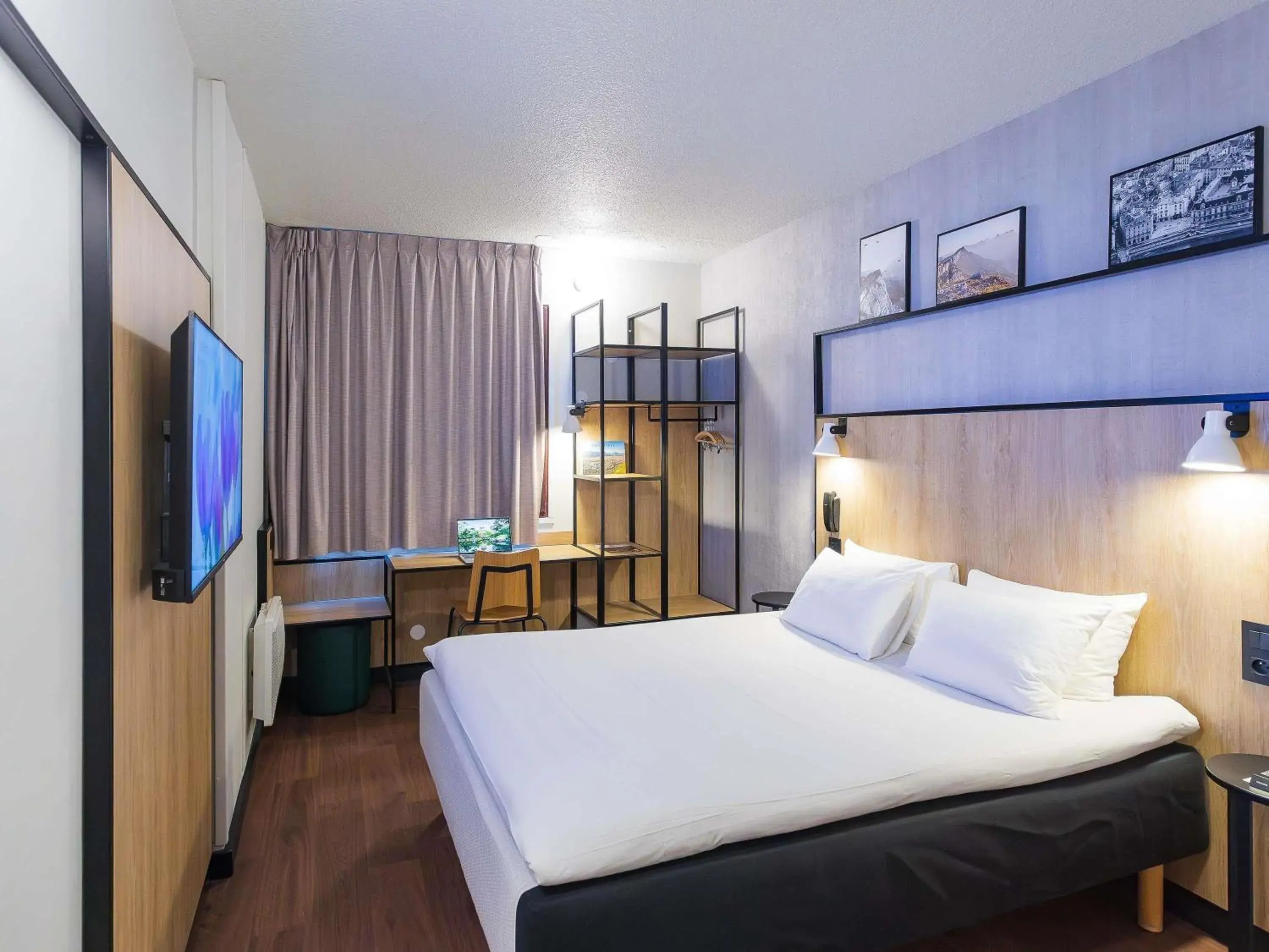 Bedroom, Bed in ibis Grenoble Gare Bedroom, Bed in ibis Grenoble Gare