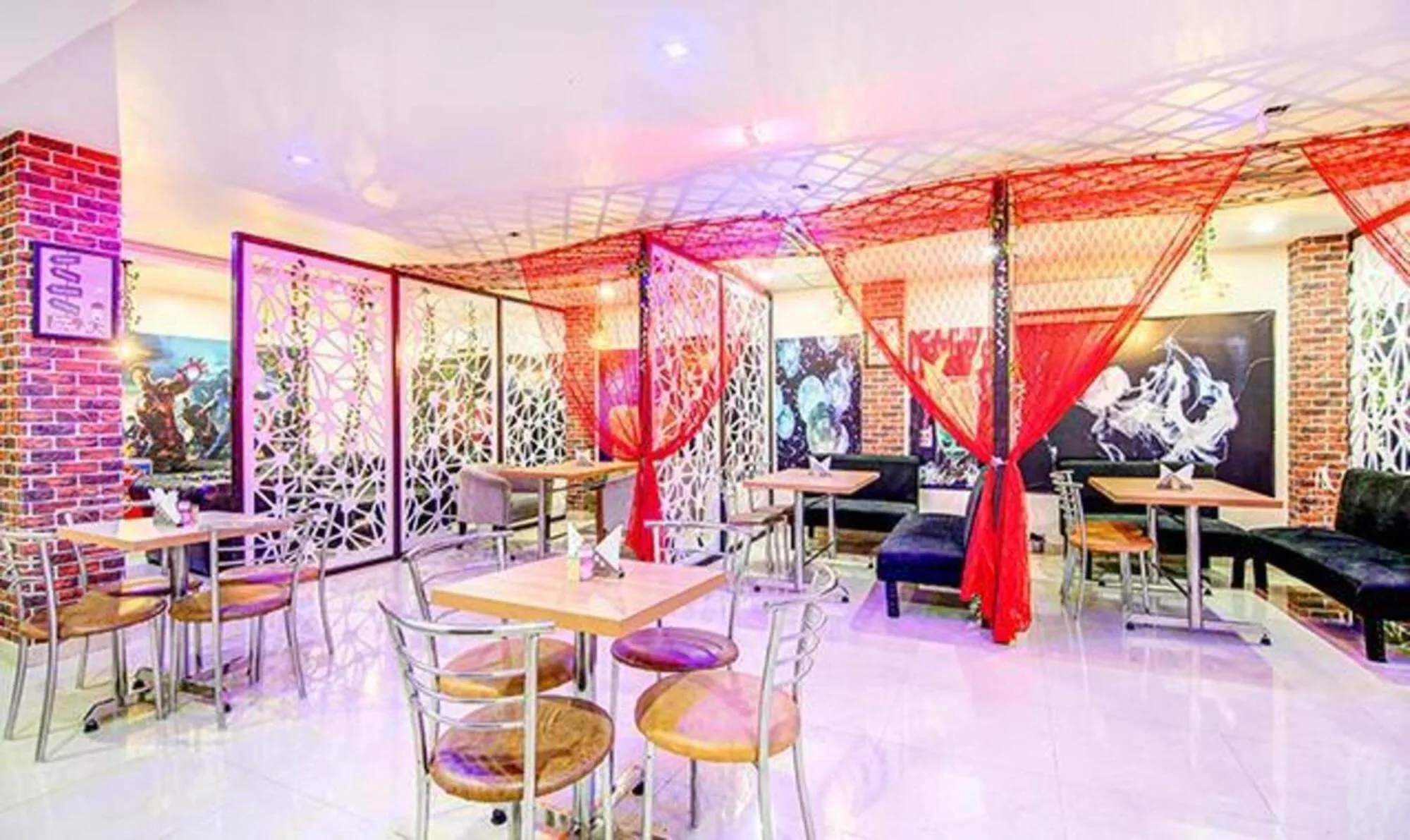 Restaurant/places to eat in FabHotel The Gayatri Palace