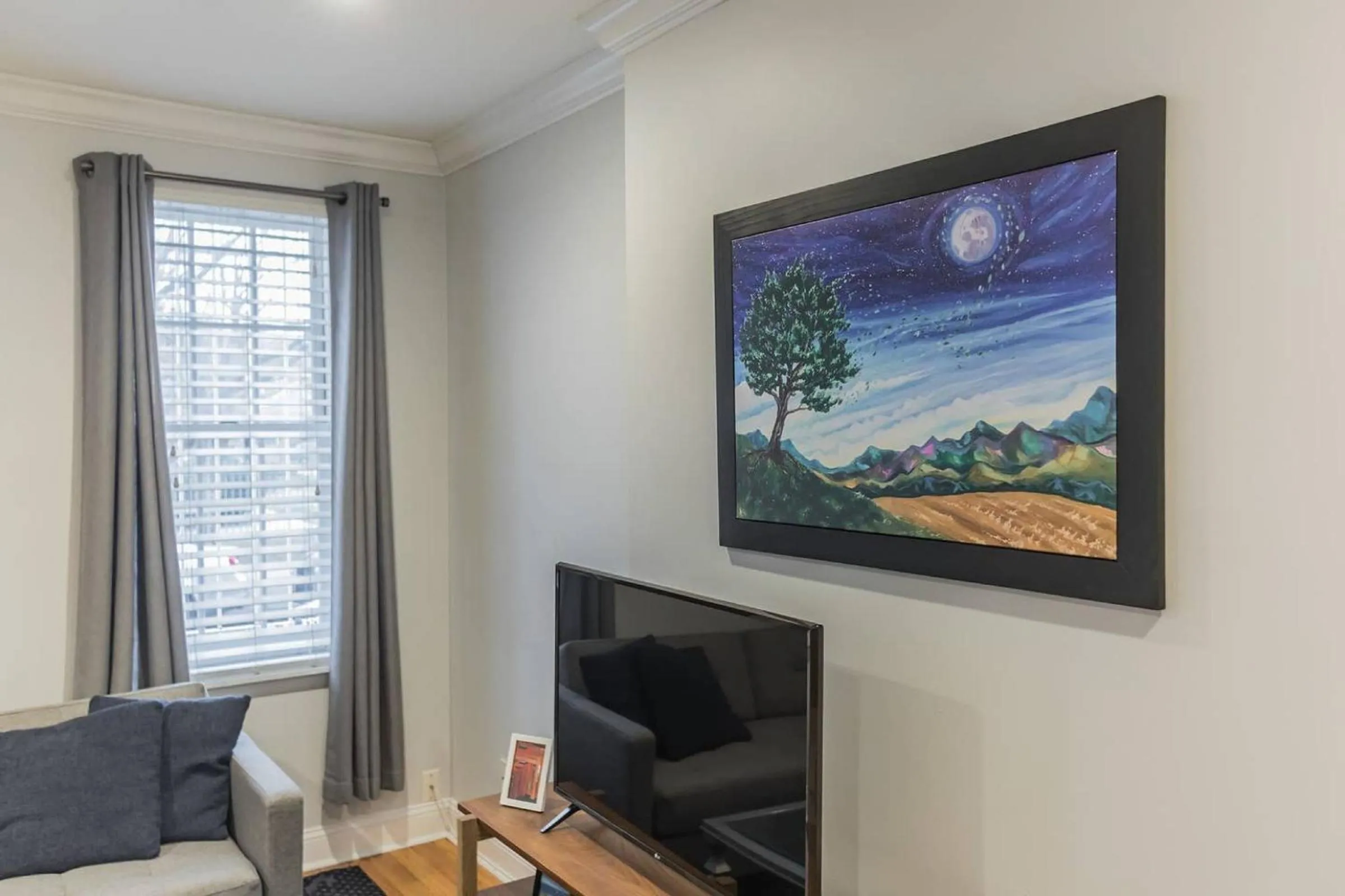 Beautiful 2 bedroom-Graduate Hospital-Back Patio