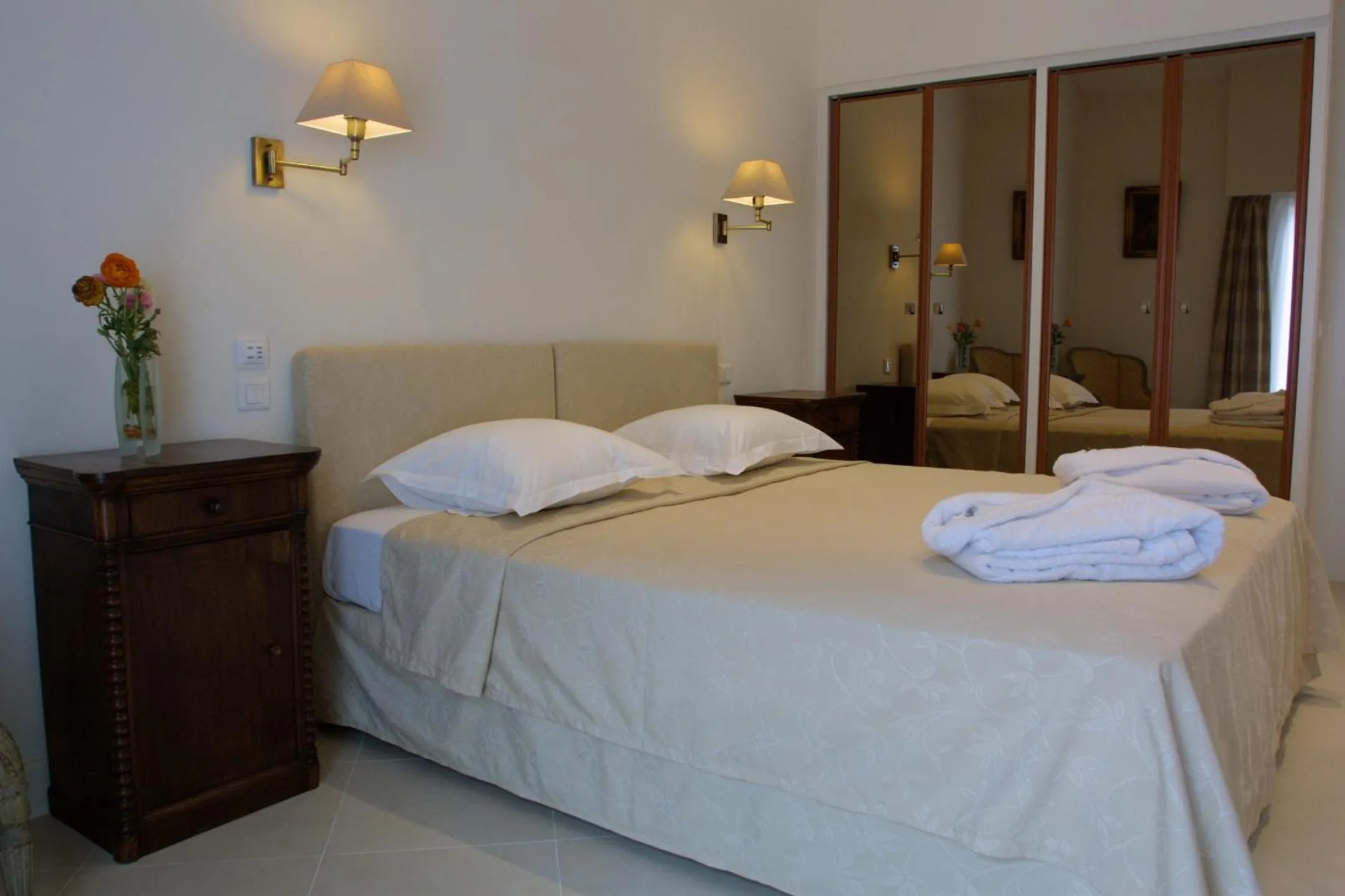 Photo of the whole room, Bed in Villa d'Estelle