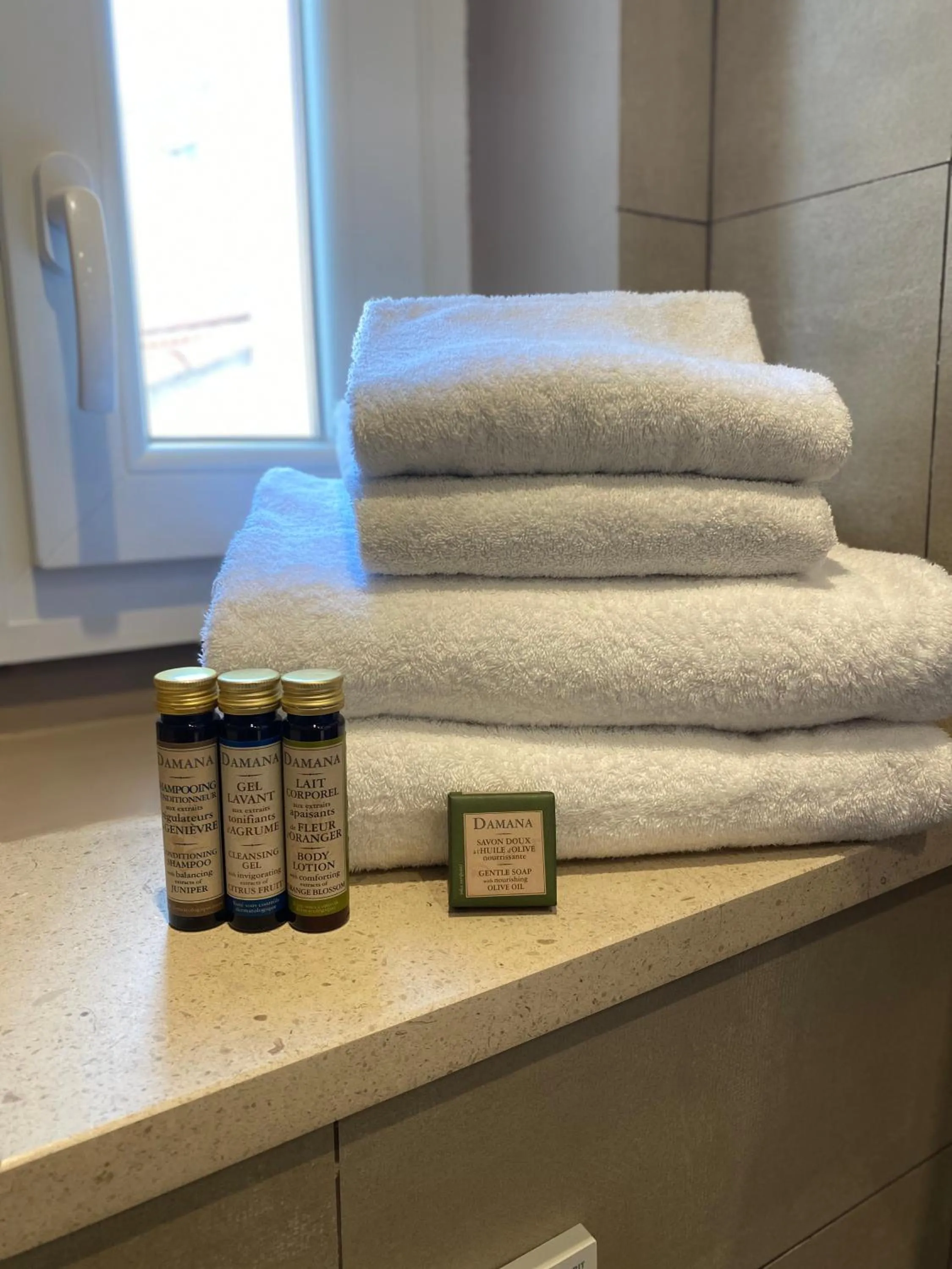 Bathroom, Bed in Villa d'Estelle