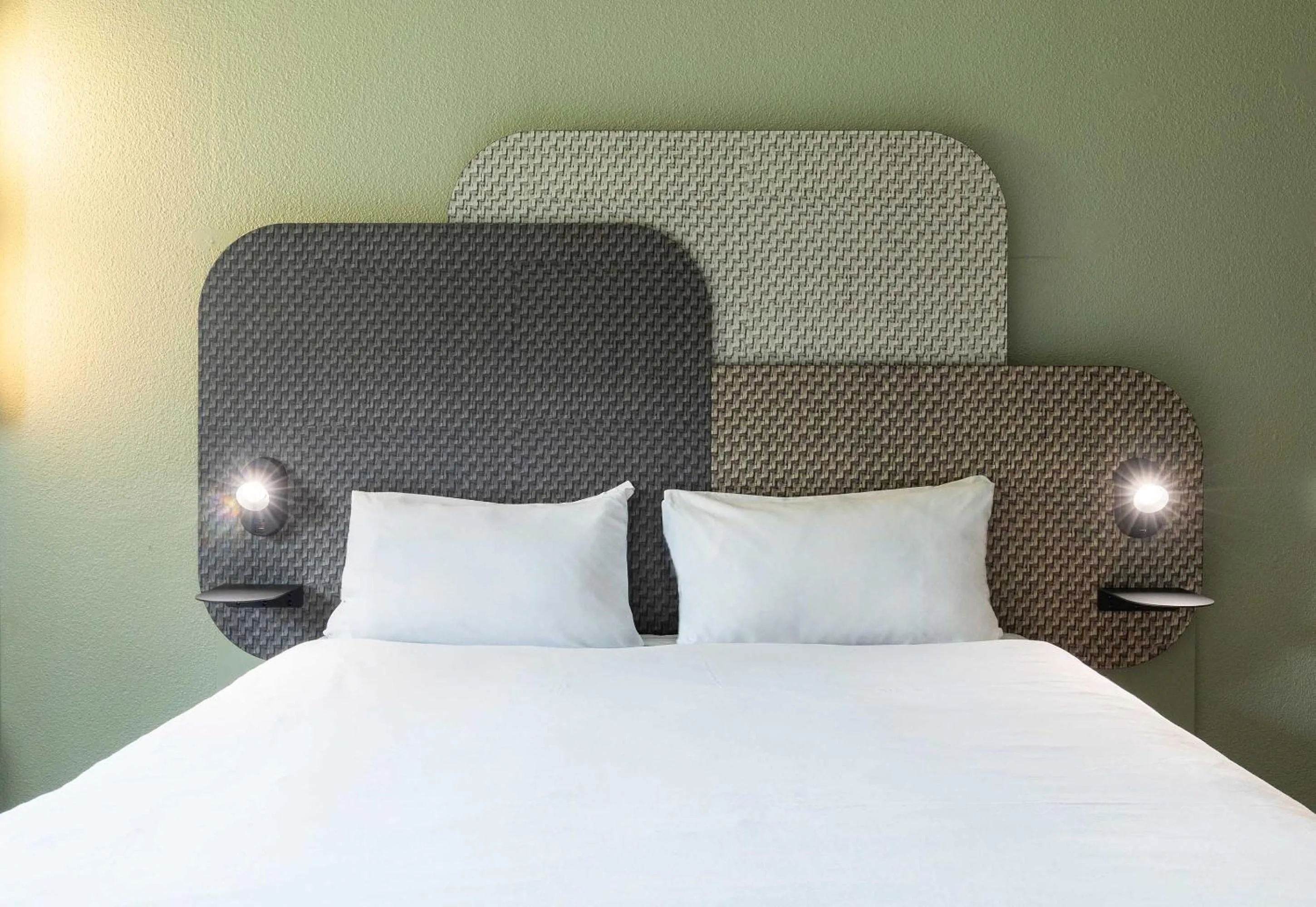 Bedroom, Bed in B&B HOTEL Liège Rocourt