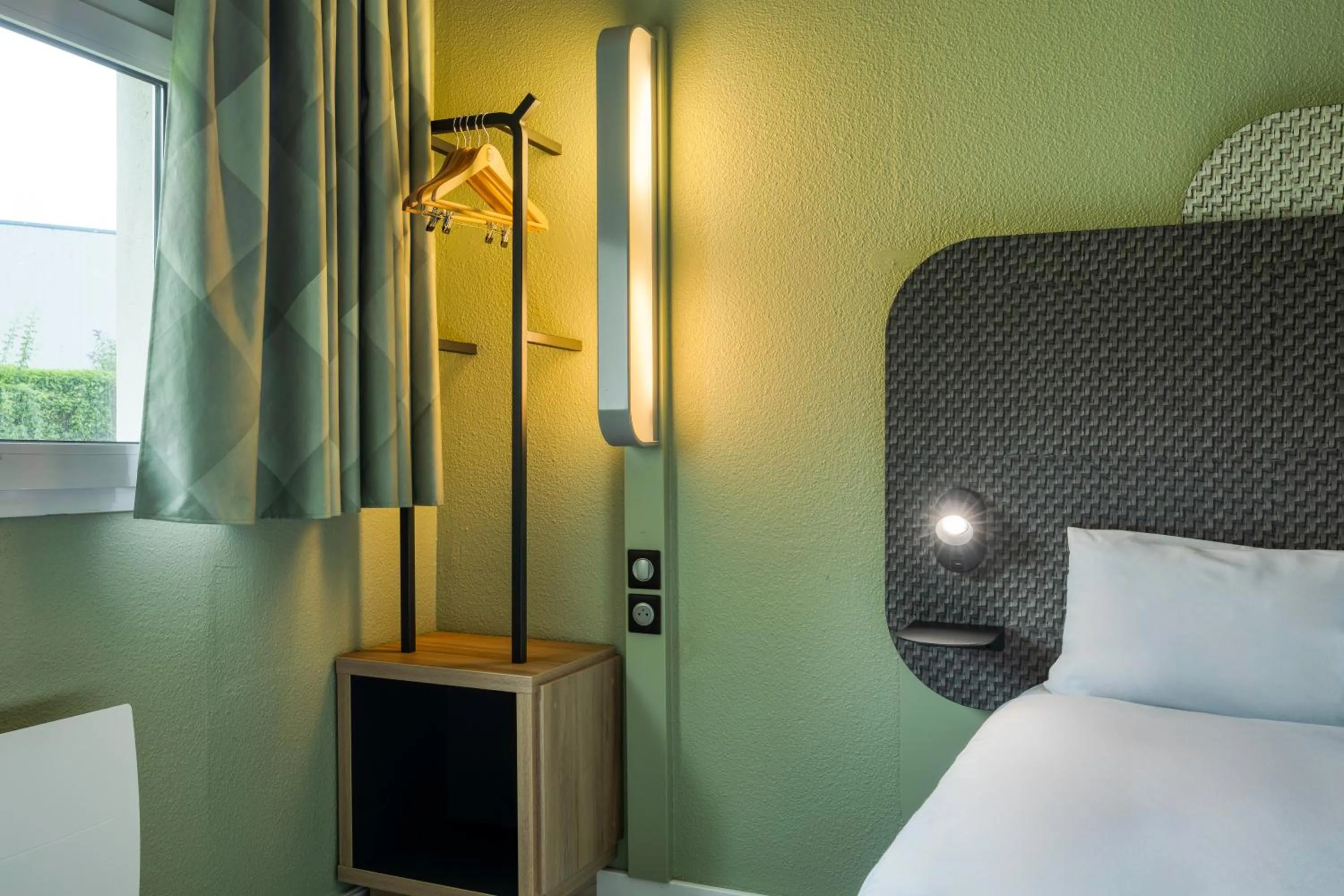 Bed in B&B HOTEL Liège Rocourt