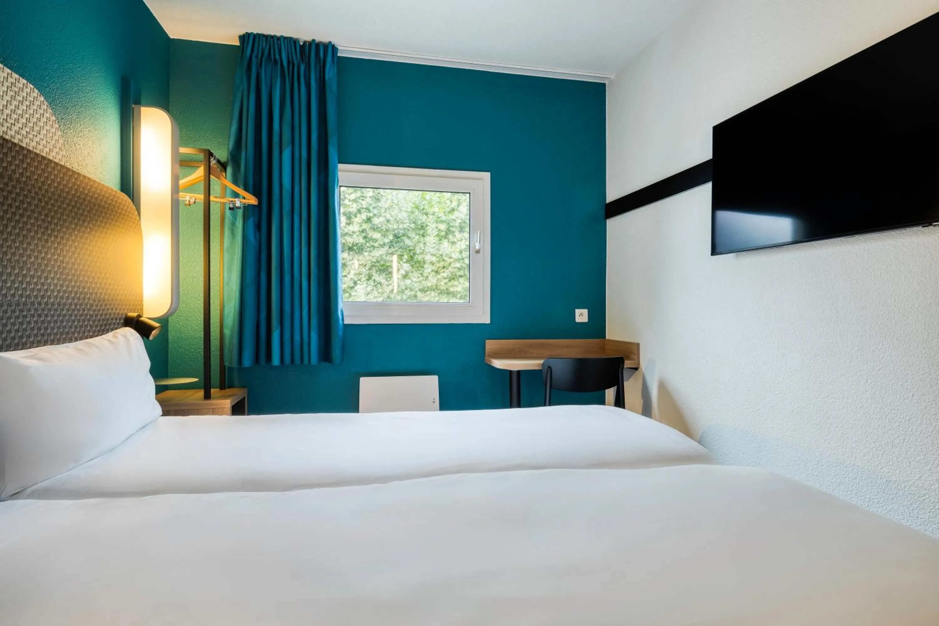 Photo of the whole room, Bed in B&B HOTEL Liège Rocourt