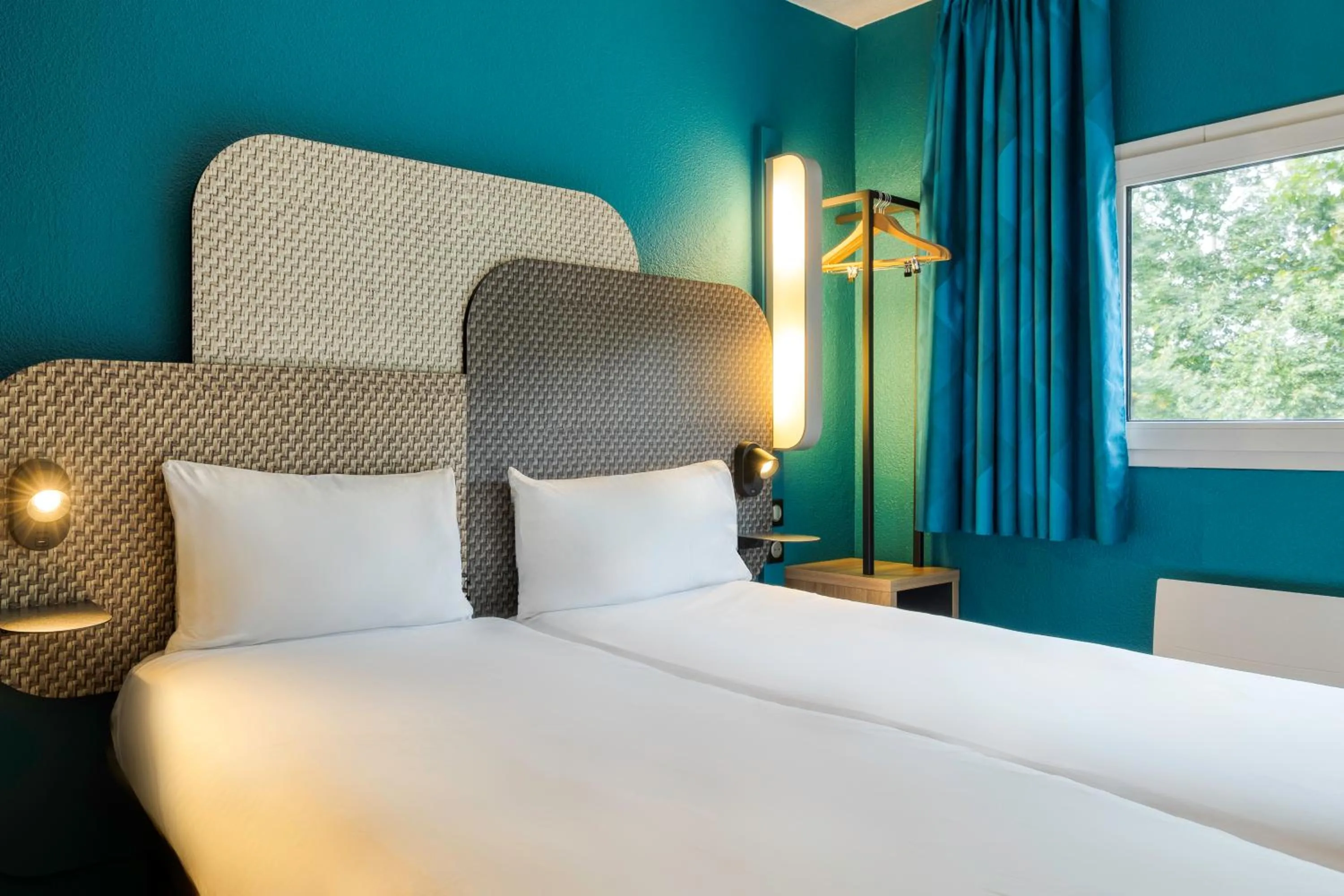 Bedroom, Bed in B&B HOTEL Liège Rocourt