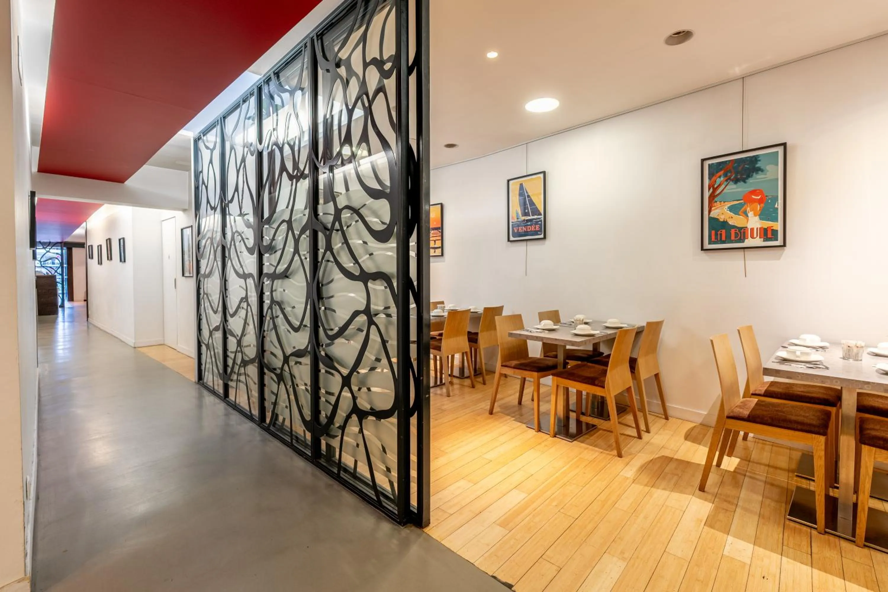 Property building in Hôtel Astoria