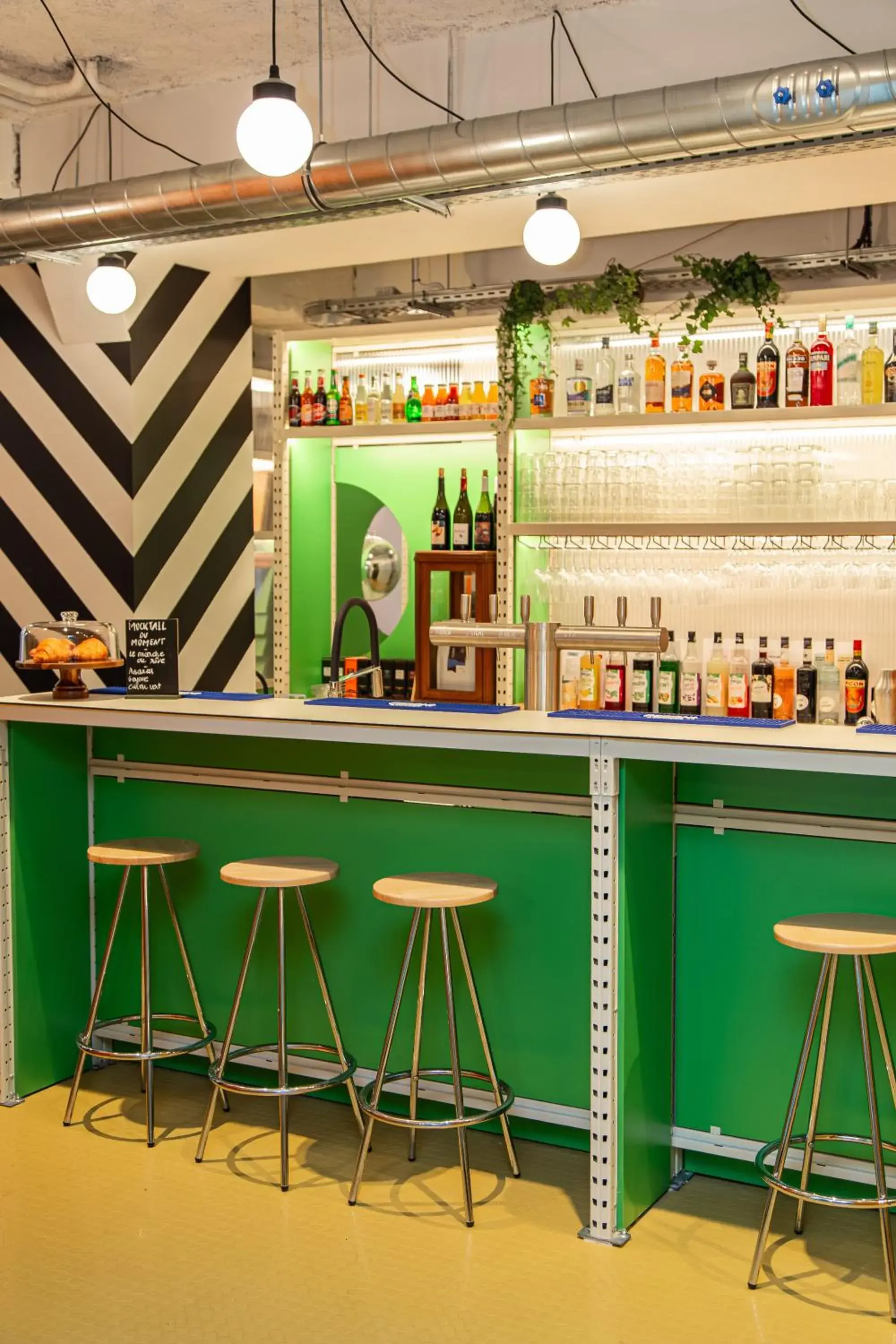 Lounge or bar in OLDEGAR Hôtel Lounge or bar in OLDEGAR Hôtel