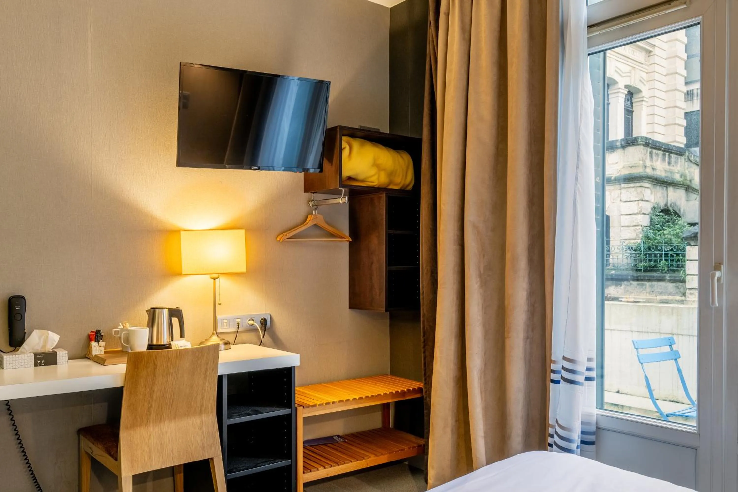 Bedroom, Bed in Hôtel Astoria