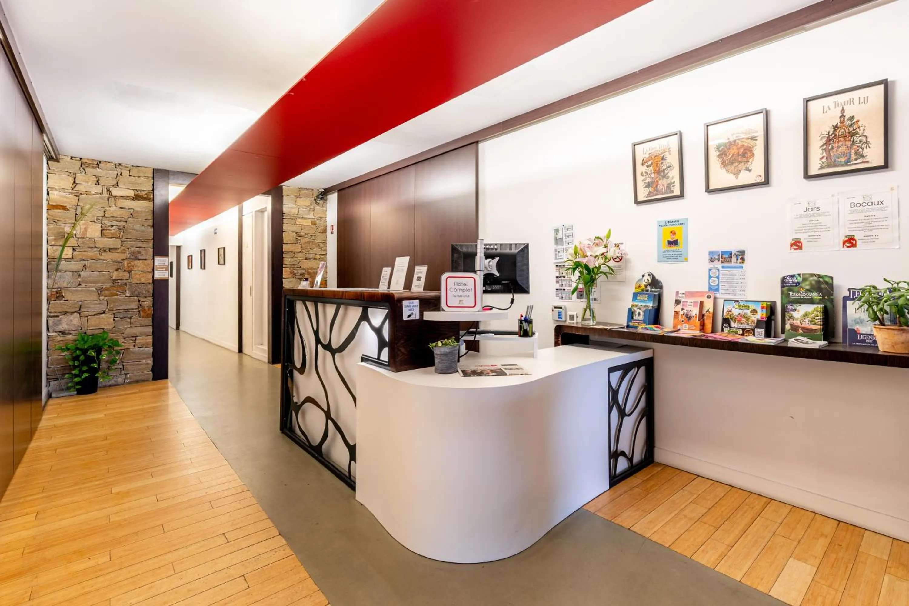 Property building in Hôtel Astoria