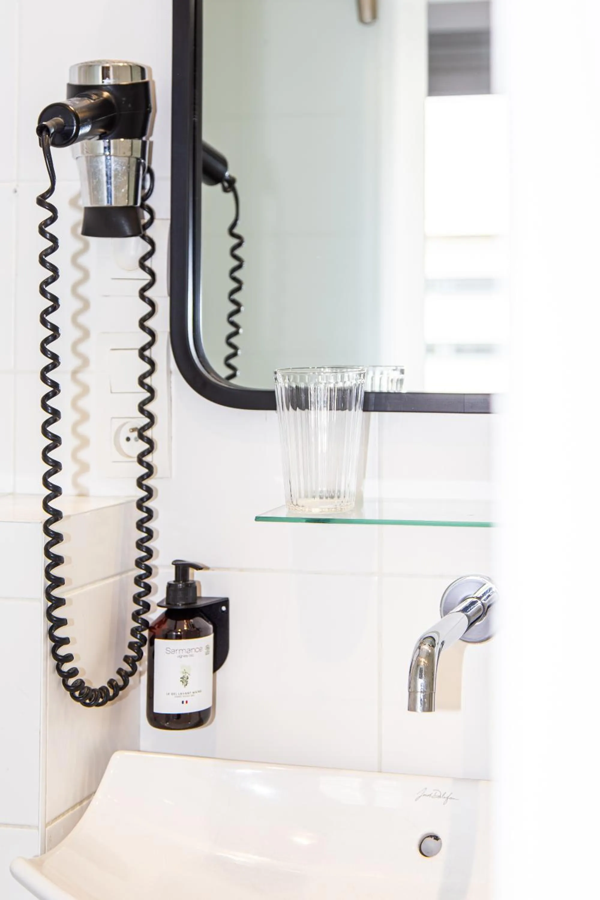 Bathroom in OLDEGAR Hôtel