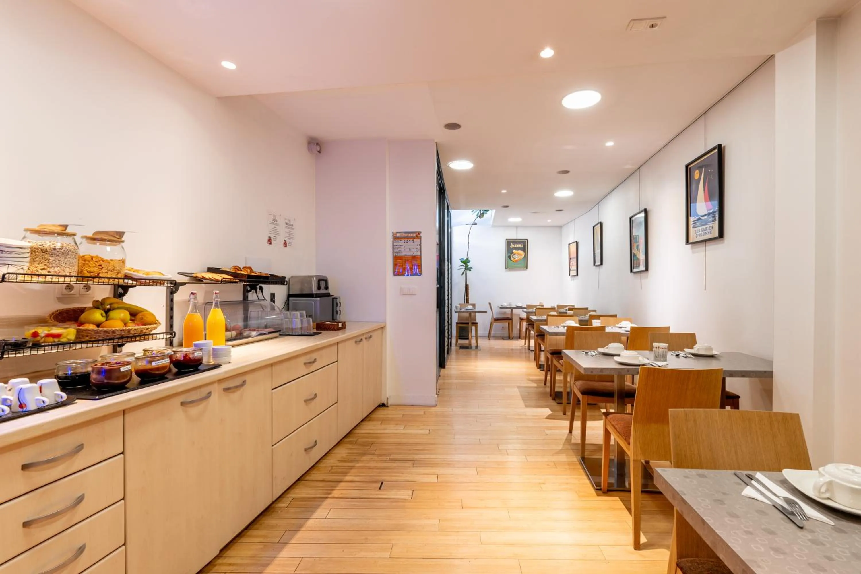 Restaurant/places to eat in Hôtel Astoria