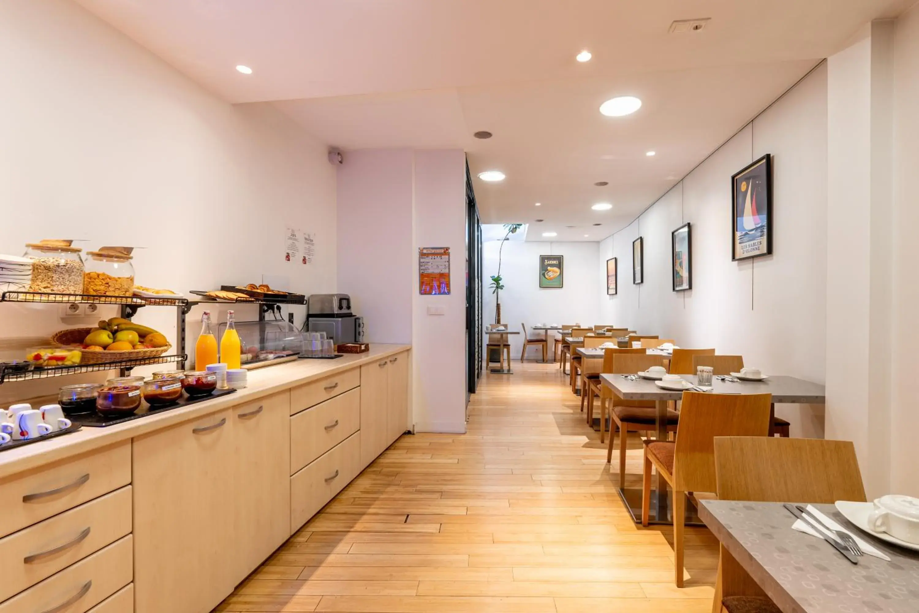 Restaurant/places to eat in Hôtel Astoria Restaurant/places to eat in Hôtel Astoria