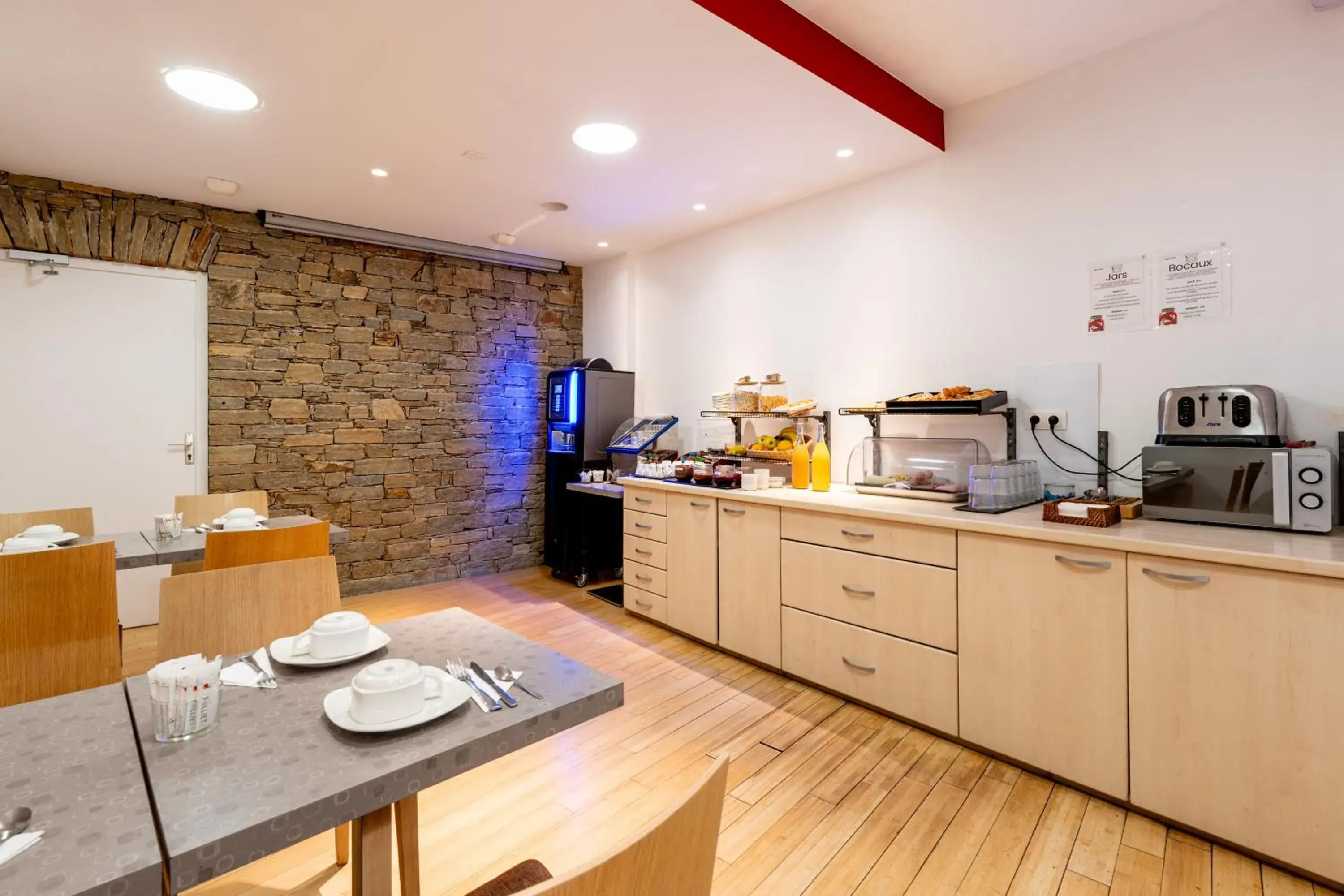 Restaurant/places to eat in Hôtel Astoria Restaurant/places to eat in Hôtel Astoria