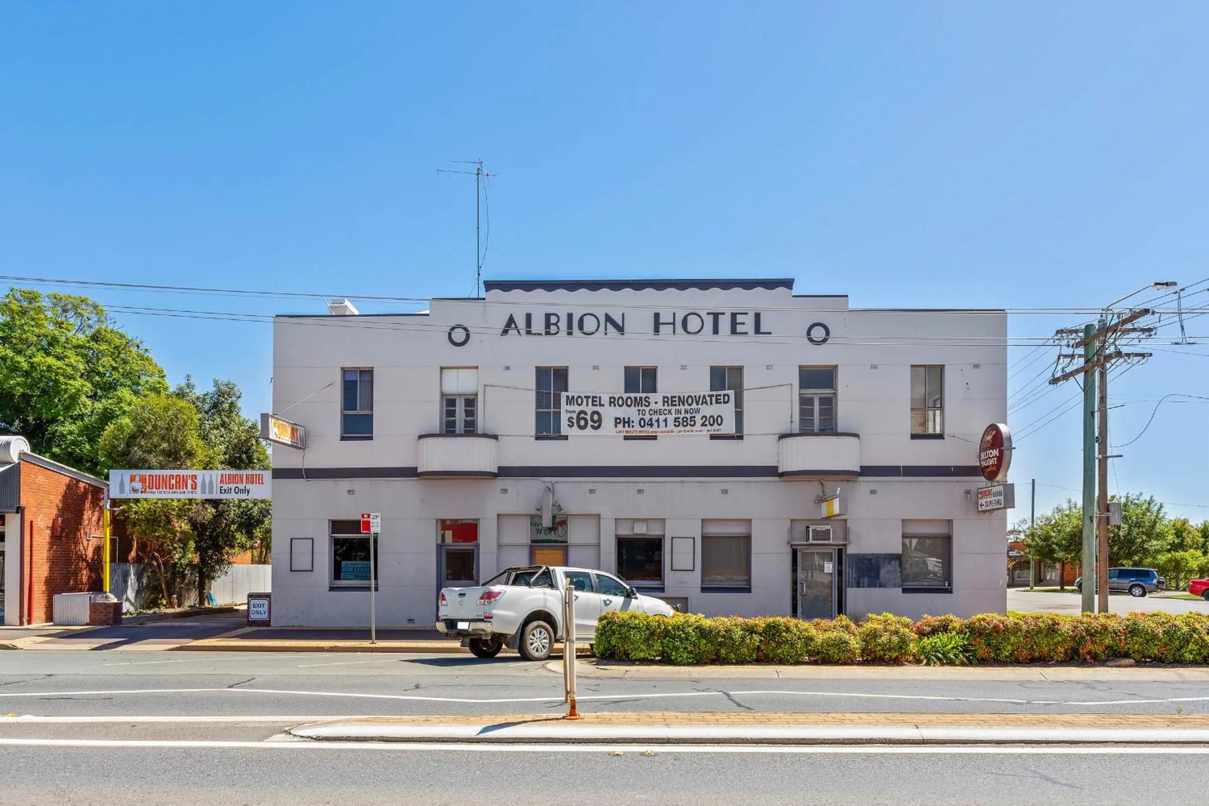 Neighbourhood in Albion Motel Finley