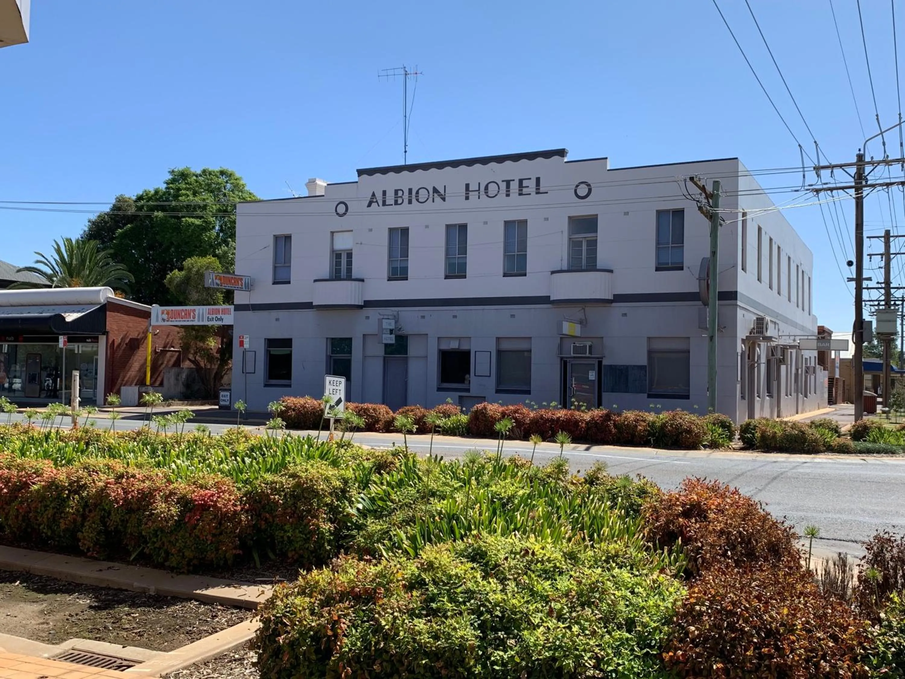 Property building in Albion Motel Finley