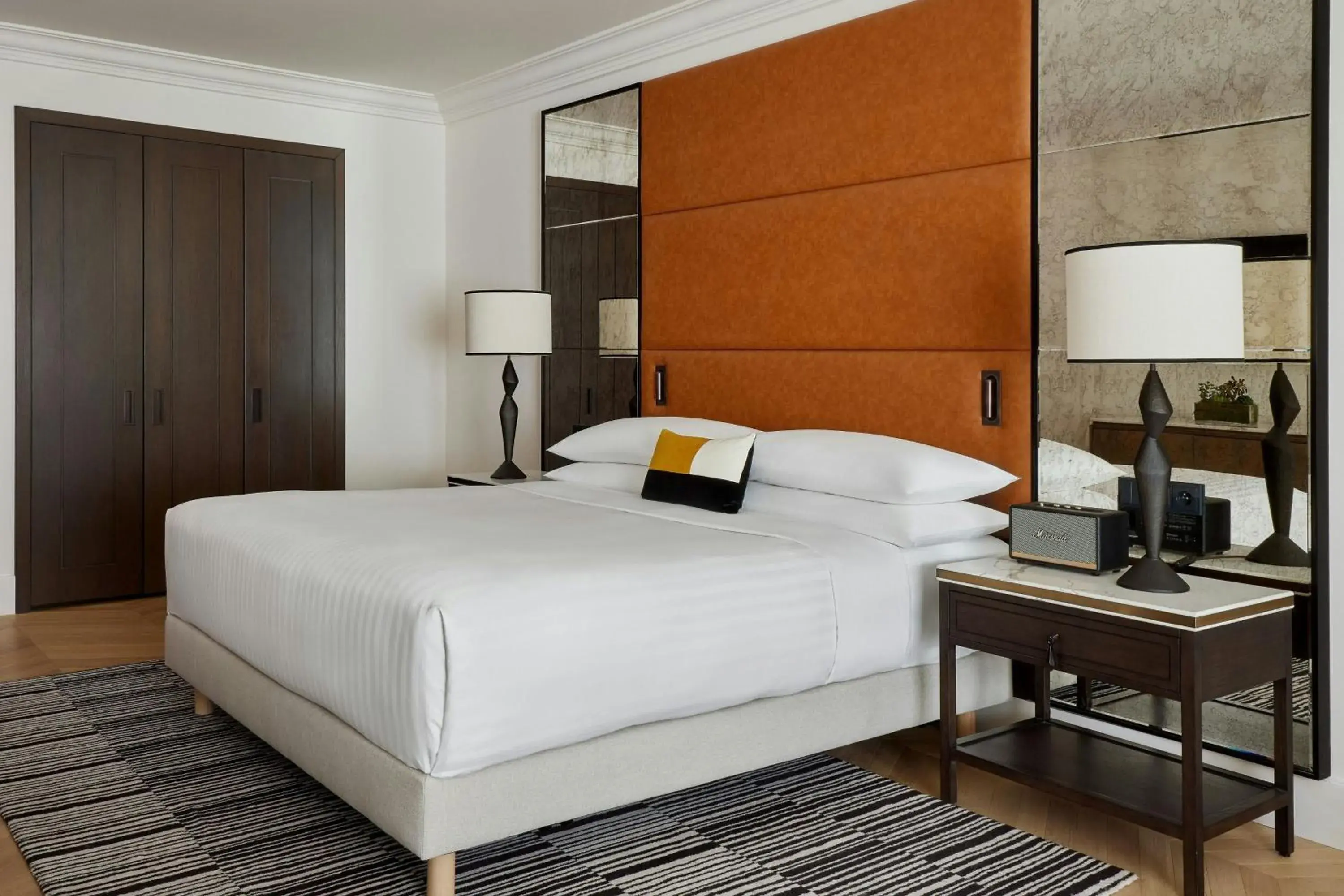 Deluxe Queen Room in Paris Marriott Champs Elysees Hotel Deluxe Queen Room in Paris Marriott Champs Elysees Hotel