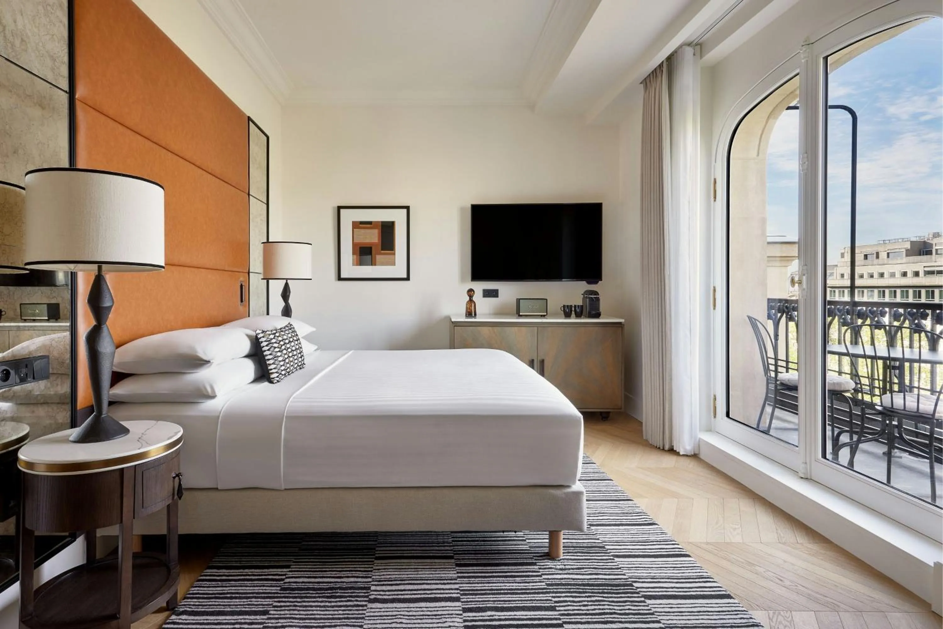 Photo of the whole room, Bed in Paris Marriott Champs Elysees Hotel