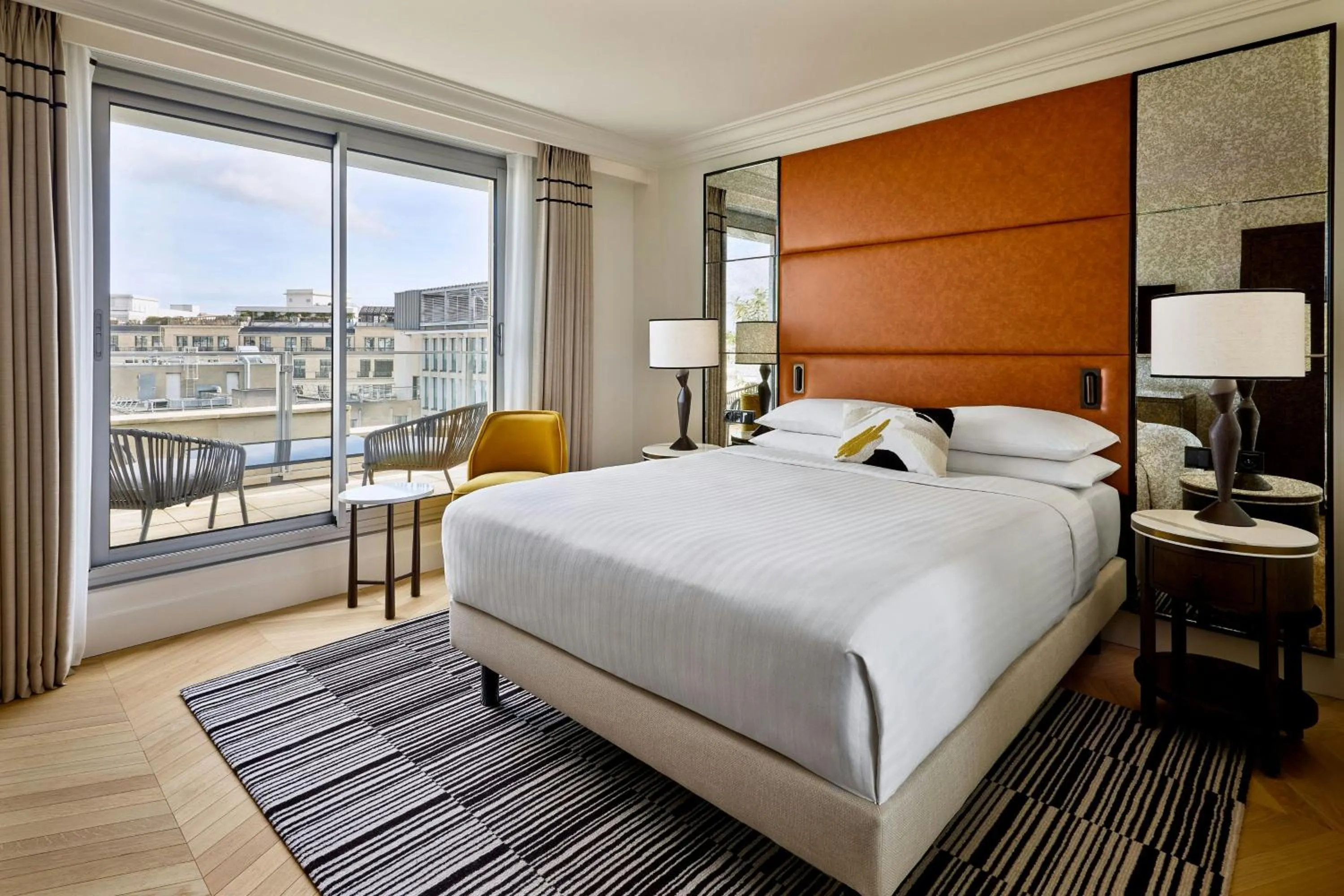 Photo of the whole room, Bed in Paris Marriott Champs Elysees Hotel