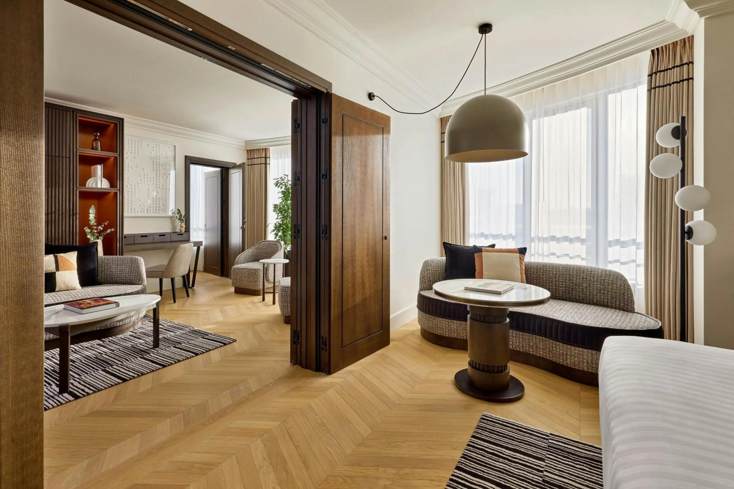 Photo of the whole room, Bed in Paris Marriott Champs Elysees Hotel