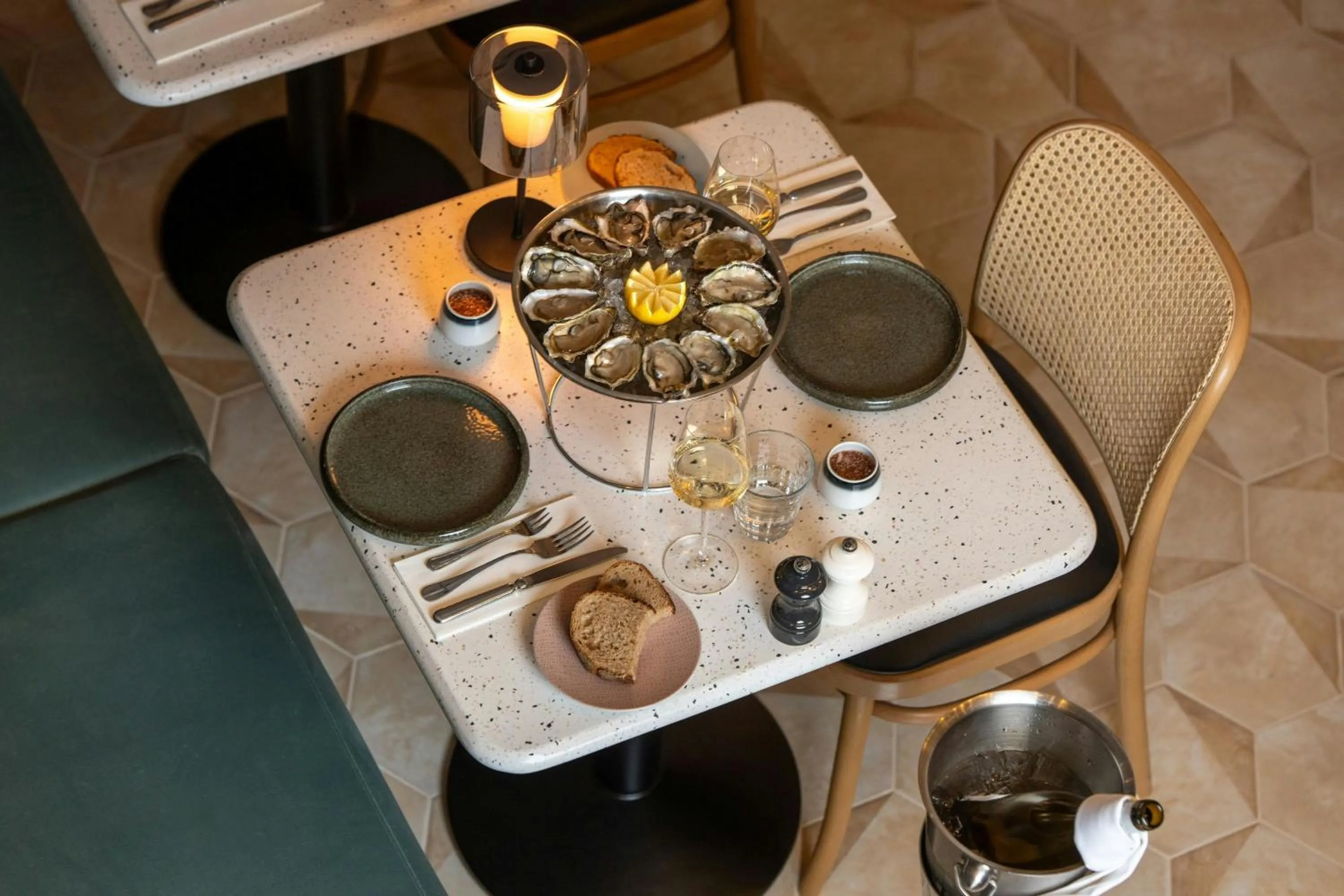 Restaurant/places to eat in Paris Marriott Rive Gauche Hotel & Conference Center