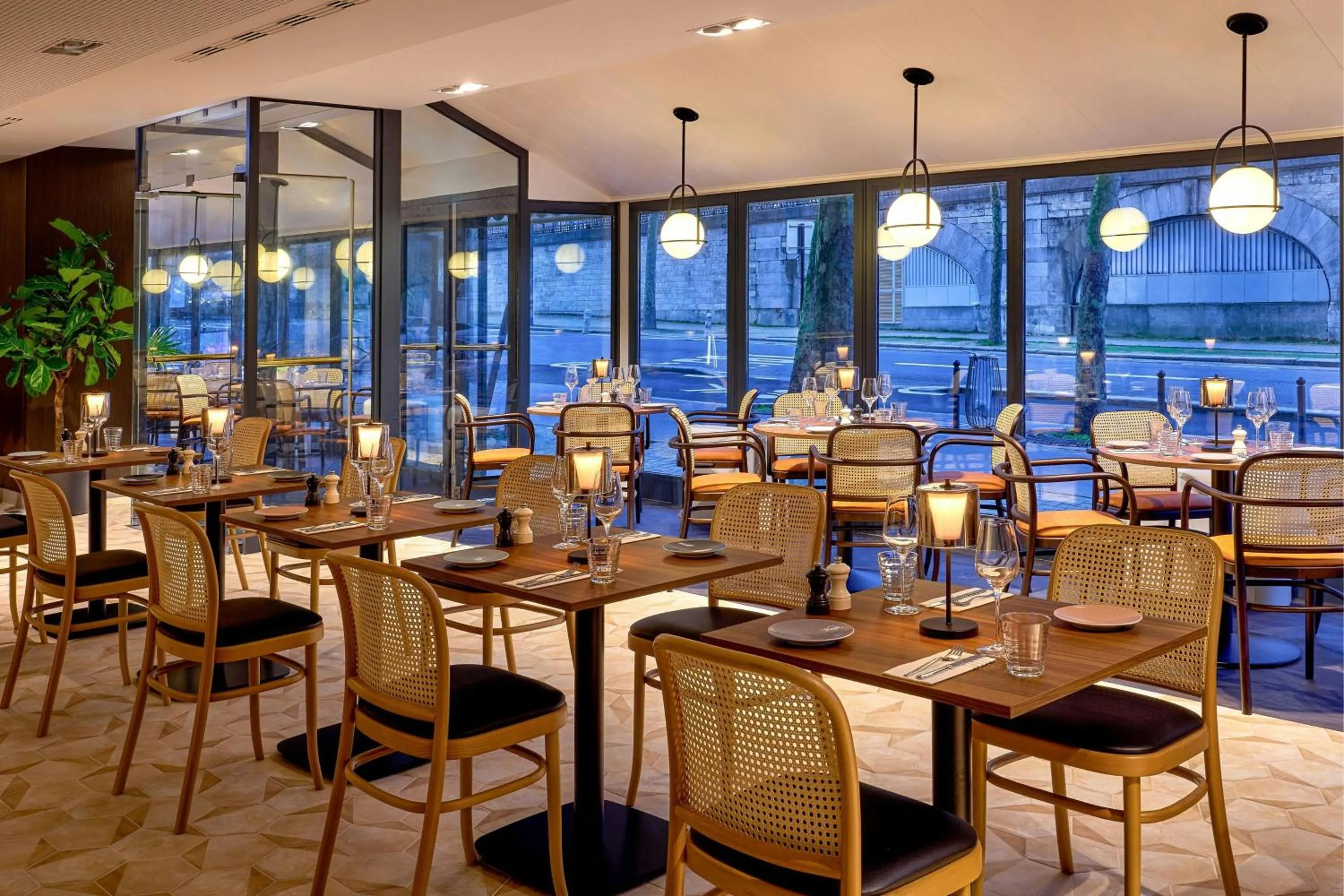 Restaurant/places to eat in Paris Marriott Rive Gauche Hotel & Conference Center