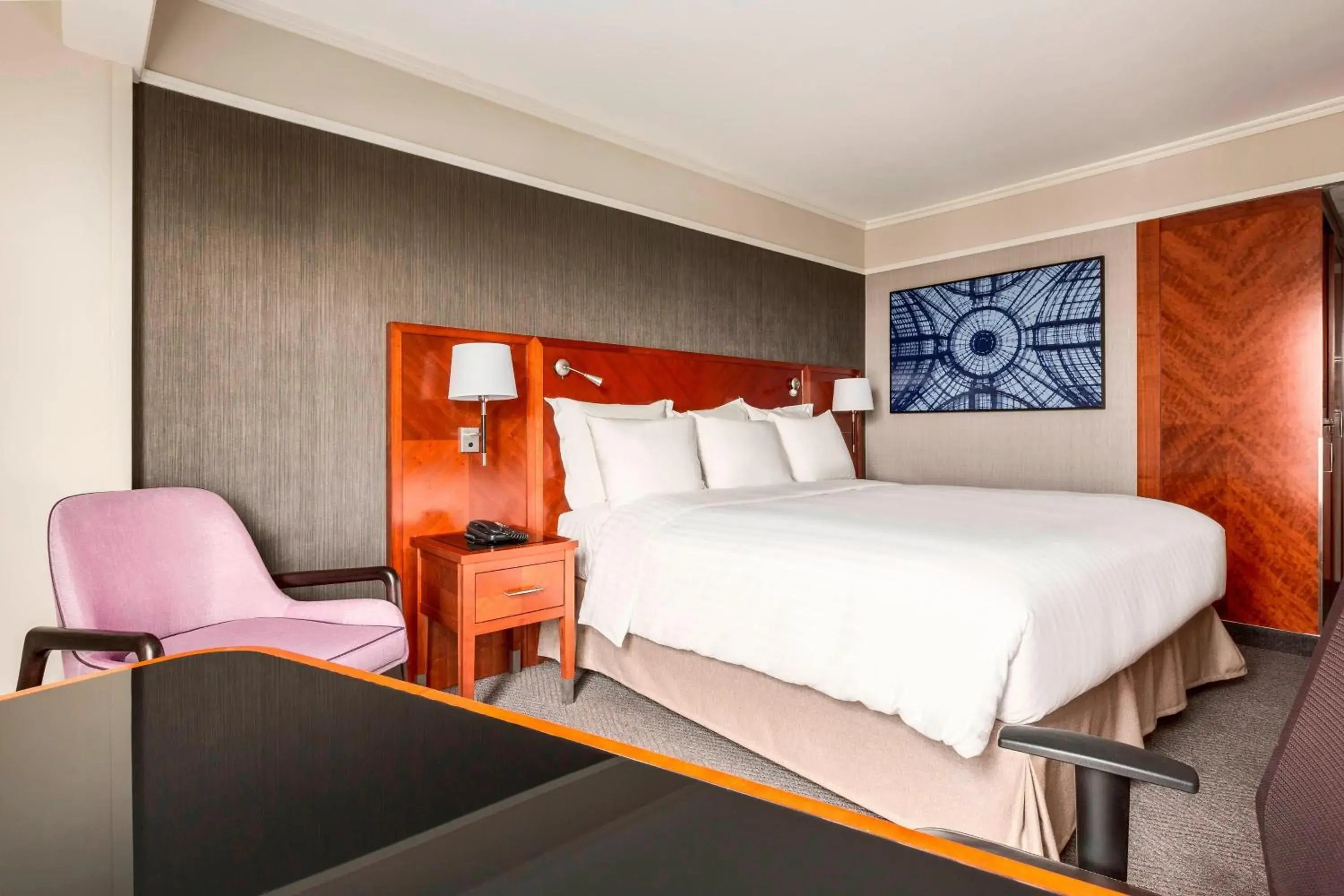 Photo of the whole room, Bed in Paris Marriott Rive Gauche Hotel & Conference Center