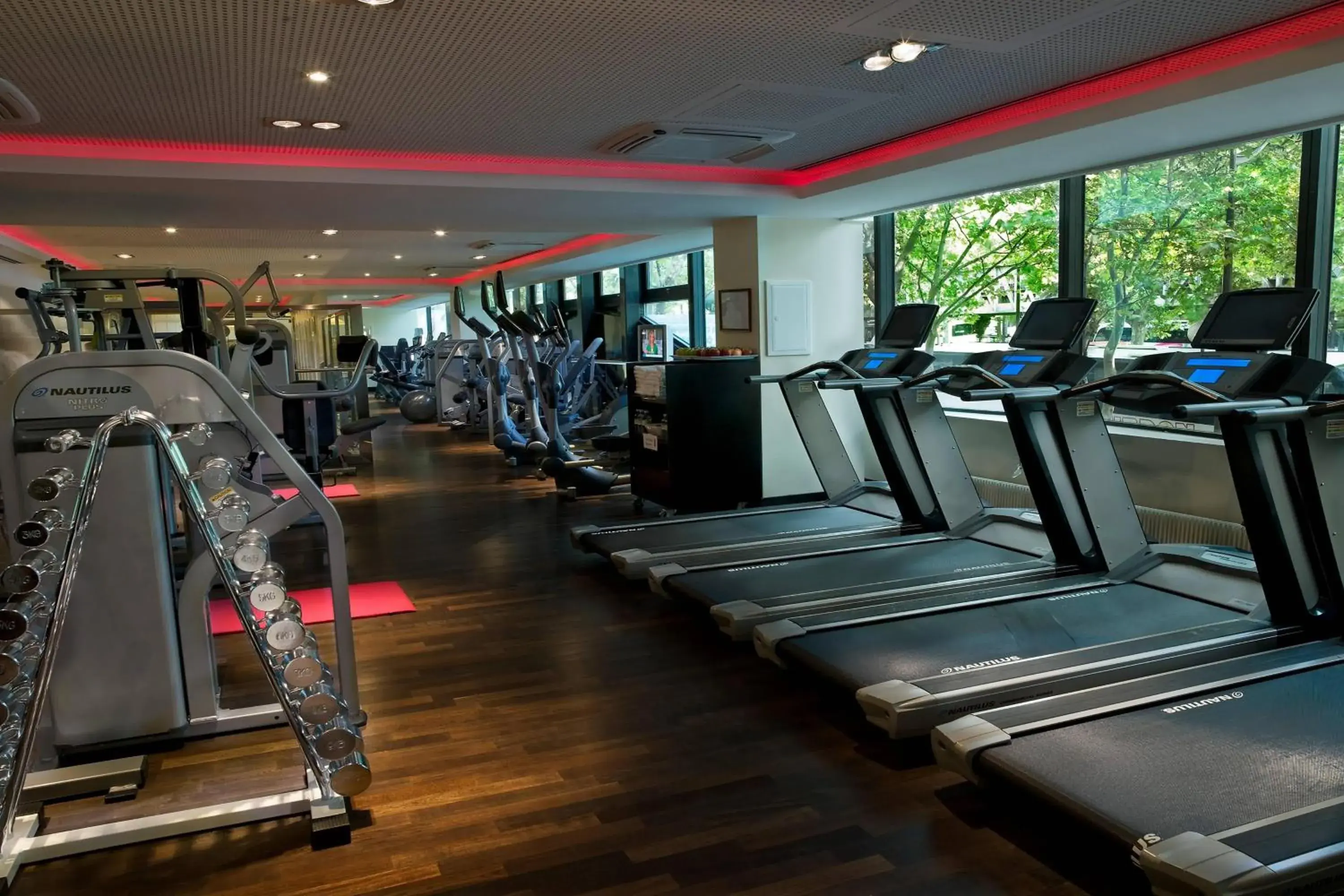 Fitness centre/facilities, Fitness Center/Facilities in Paris Marriott Rive Gauche Hotel & Conference Center