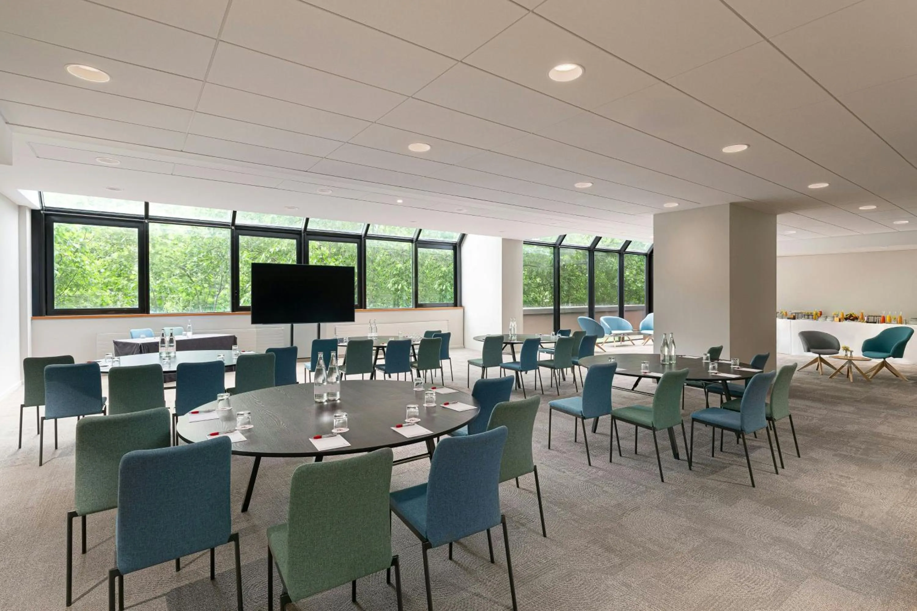 Lounge or bar in Paris Marriott Rive Gauche Hotel & Conference Center