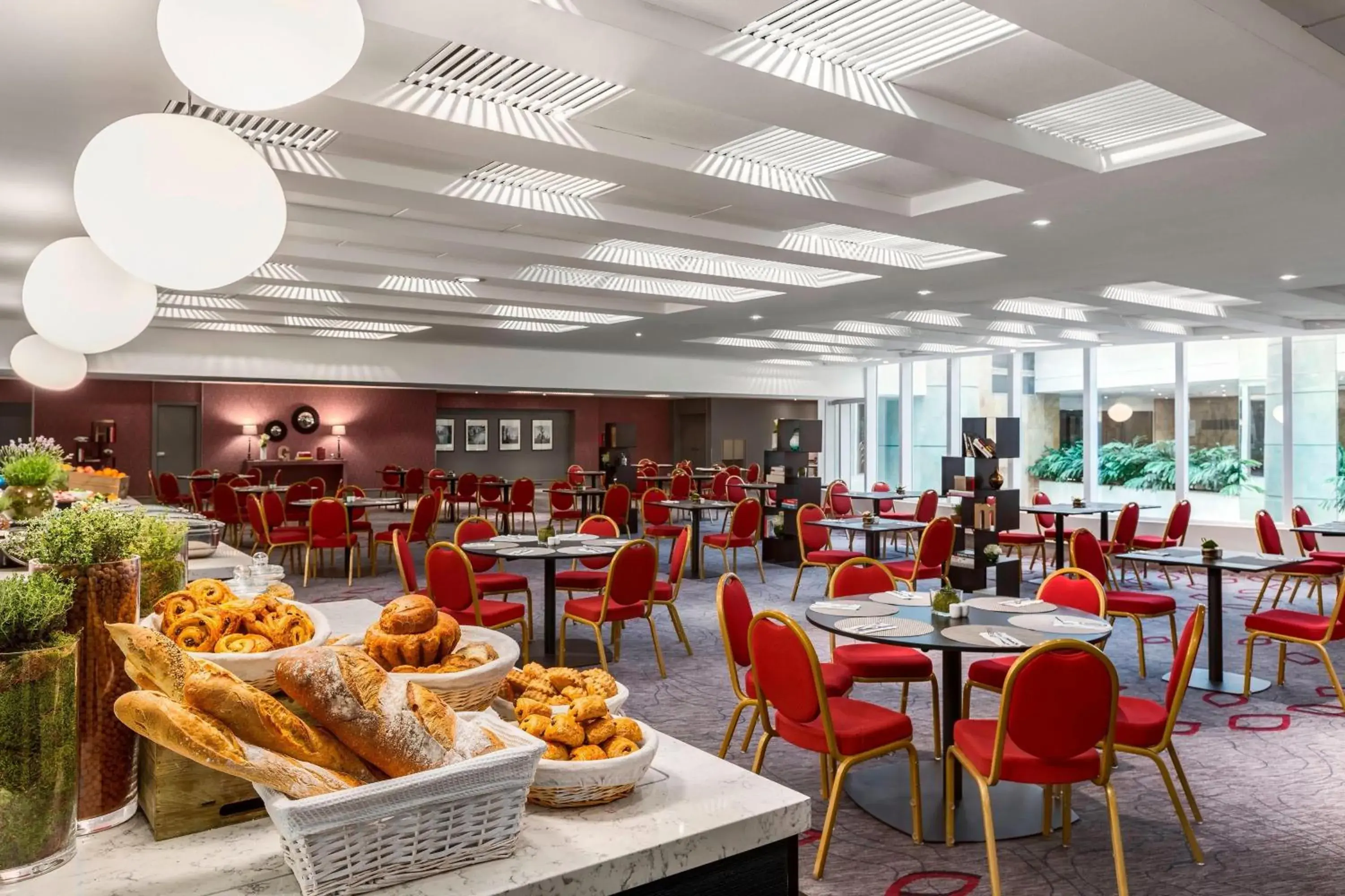 Meeting/conference room, Restaurant/Places to Eat in Paris Marriott Rive Gauche Hotel & Conference Center