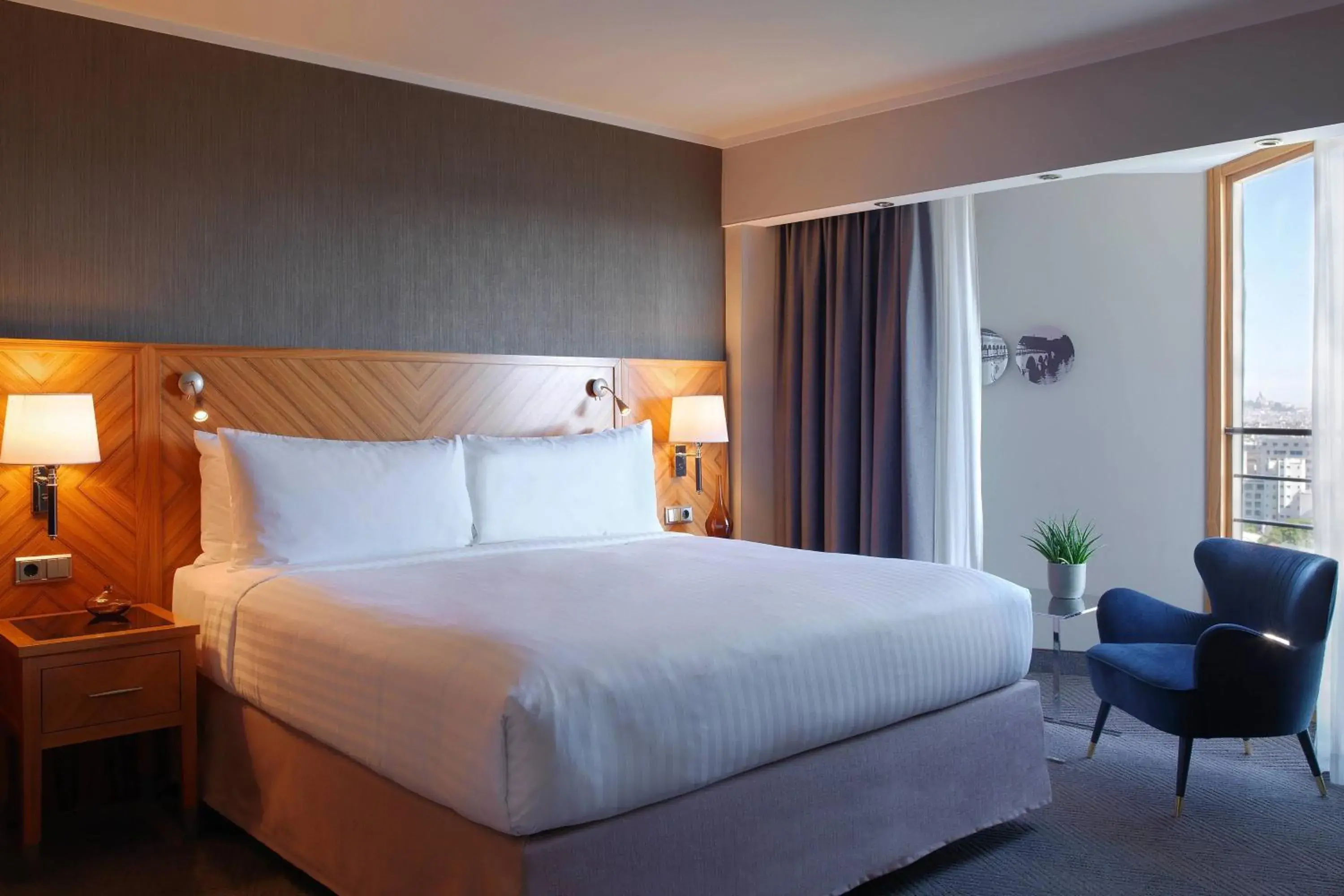 Bedroom, Bed in Paris Marriott Rive Gauche Hotel & Conference Center