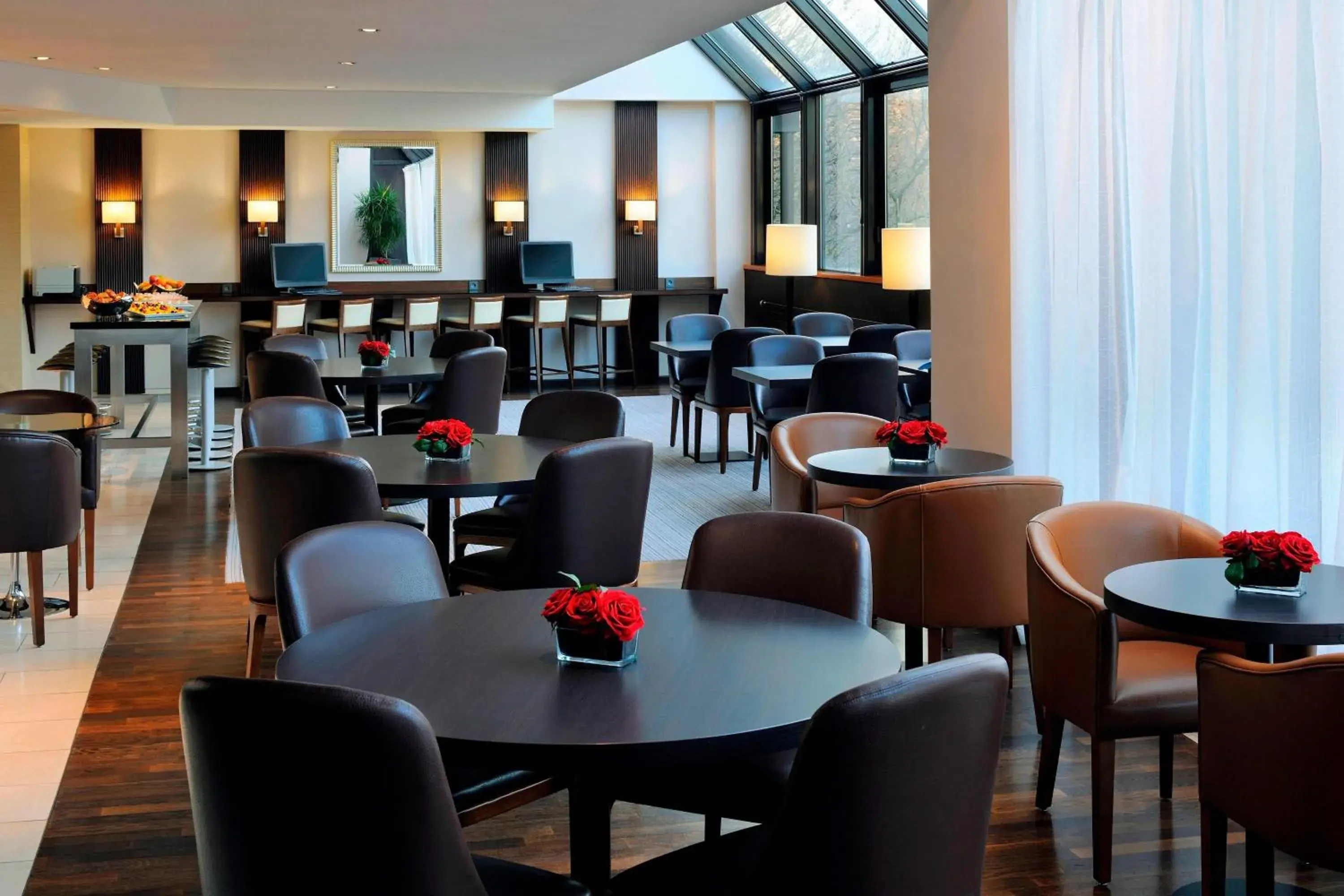 Lounge or bar, Restaurant/Places to Eat in Paris Marriott Rive Gauche Hotel & Conference Center