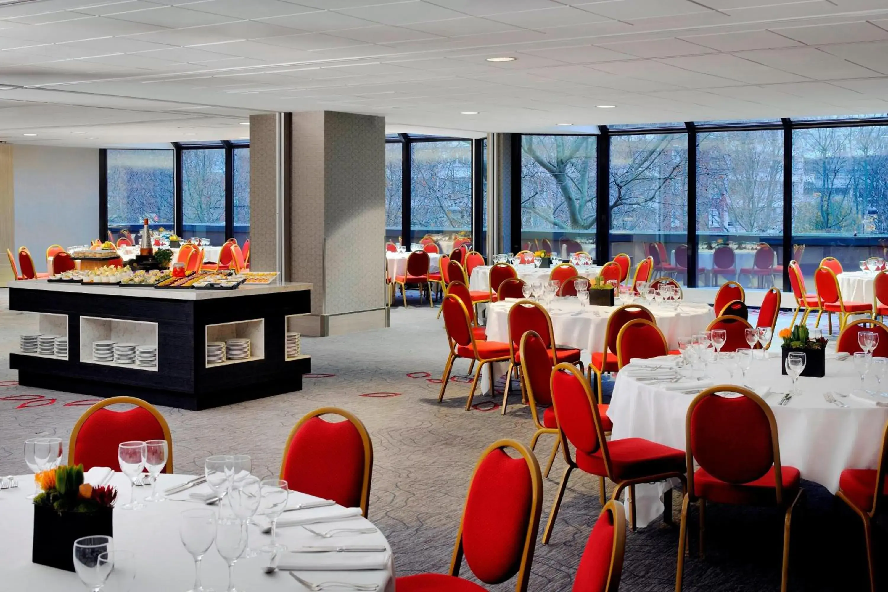 Meeting/conference room, Restaurant/Places to Eat in Paris Marriott Rive Gauche Hotel & Conference Center