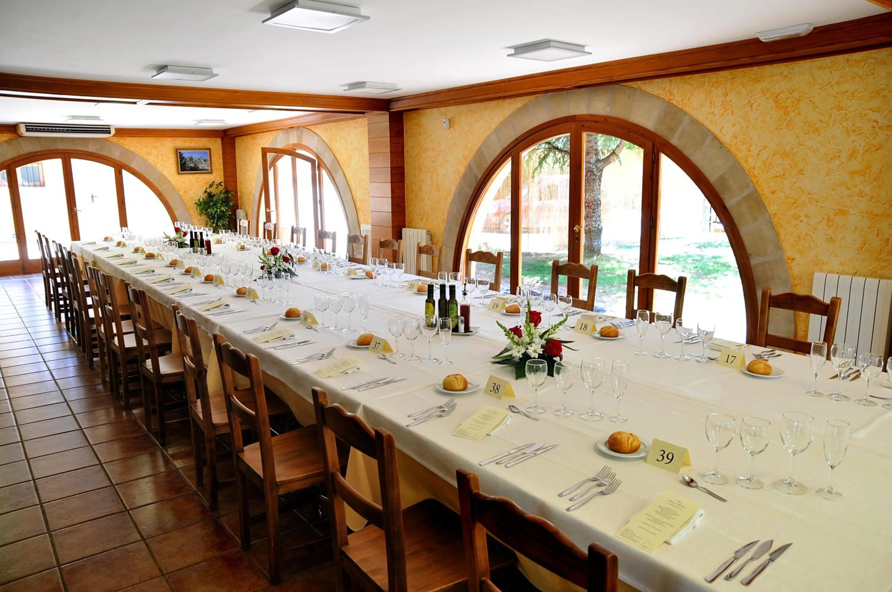 Restaurant/places to eat in Apartamentos Cañones de Guara y Formiga