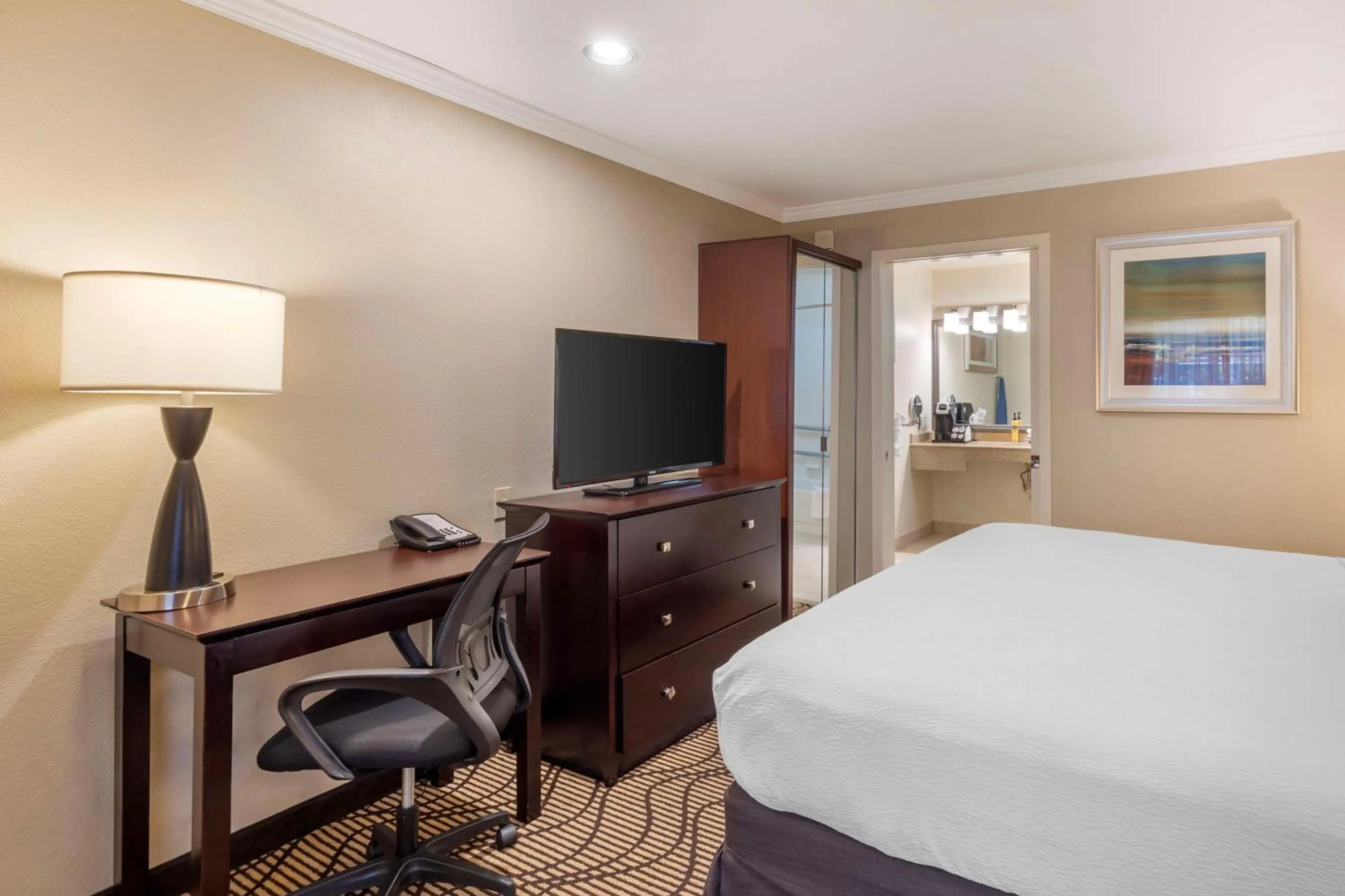 Bedroom, Bed in Best Western Plus Orchid Hotel & Suites