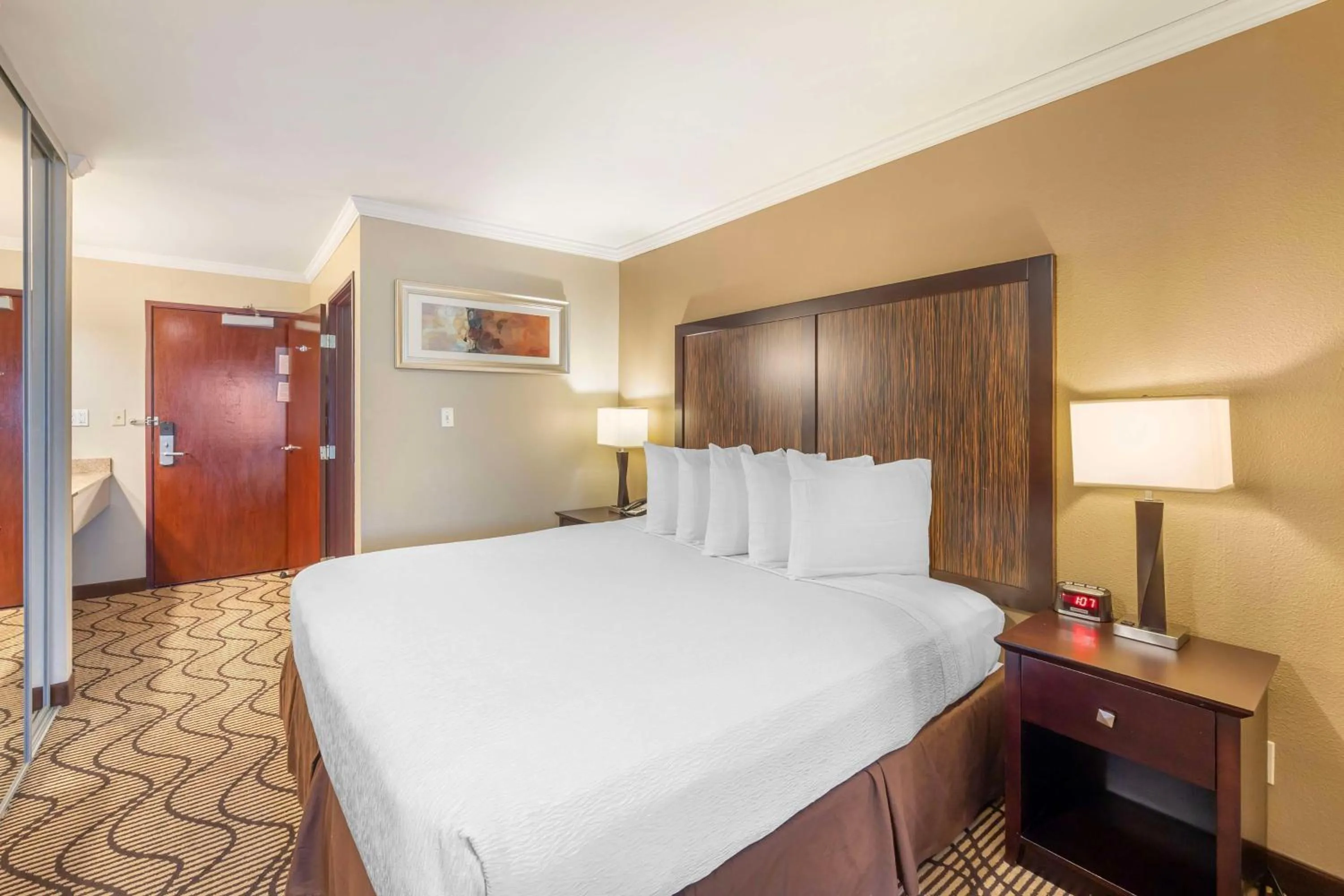 Bedroom, Bed in Best Western Plus Orchid Hotel & Suites