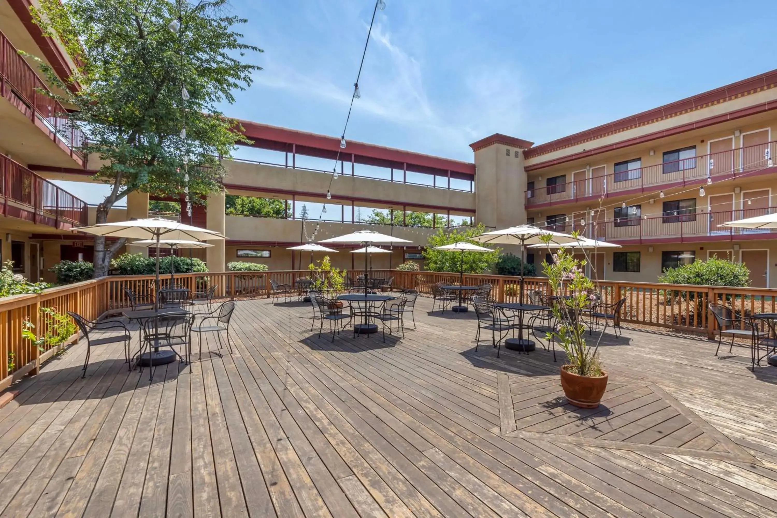 Property building in Best Western Plus Orchid Hotel & Suites Property building in Best Western Plus Orchid Hotel & Suites