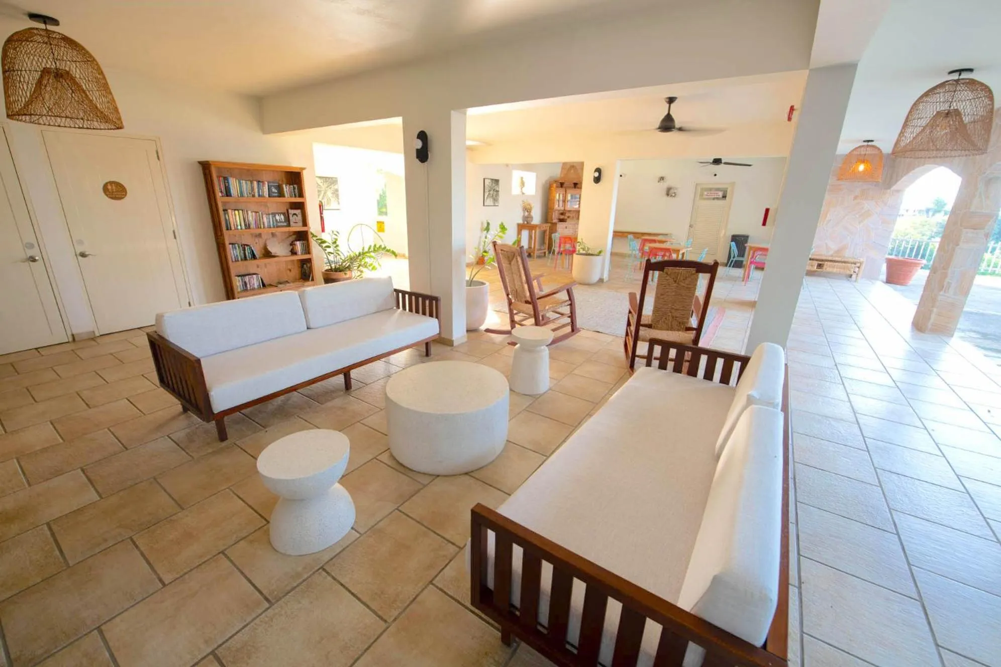 Property building, Bed in Lazy Parrot Inn